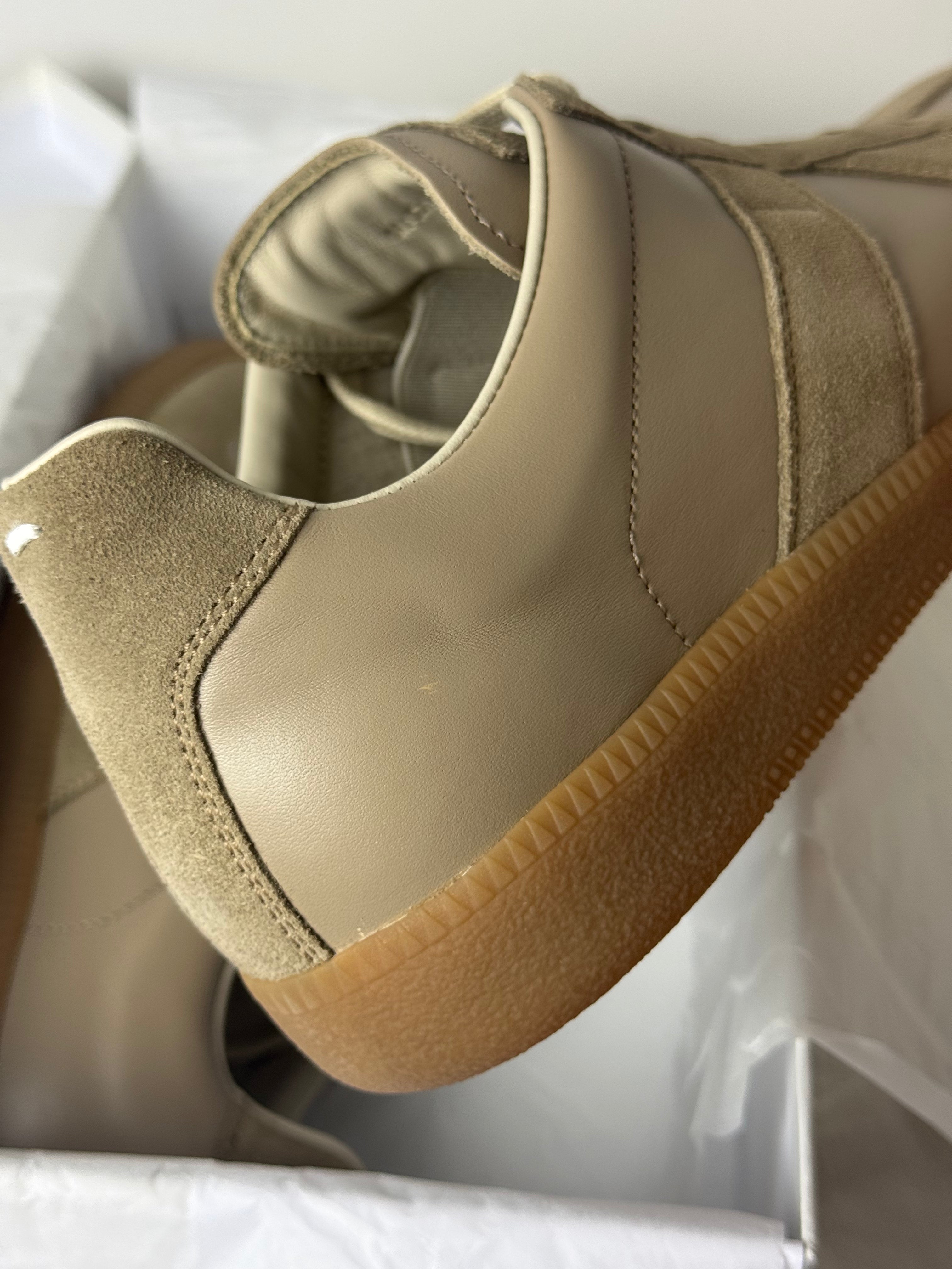 REPLICA GAT Low-Top Sneakers Brown / Gum