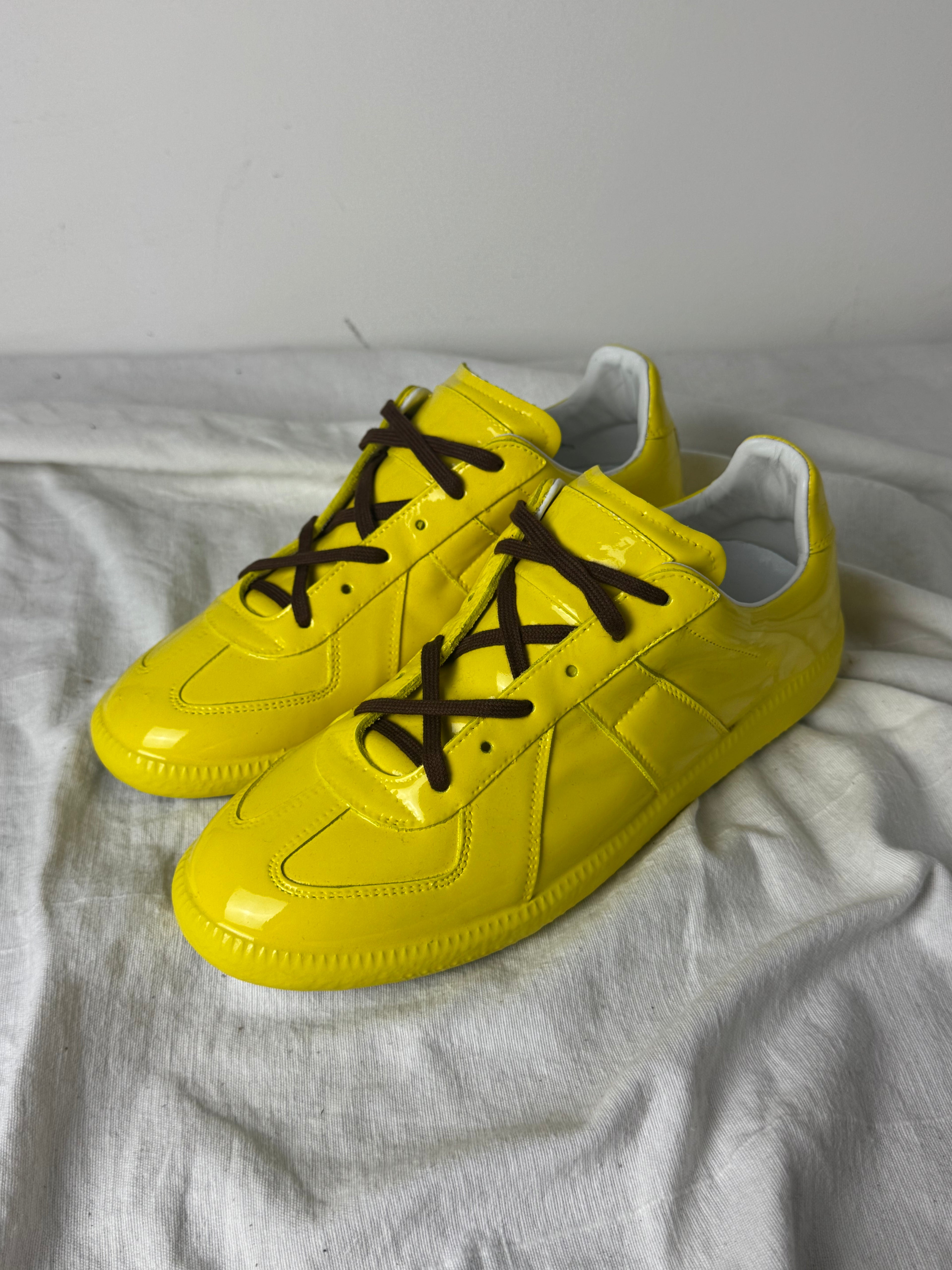 REPLICA GAT Low-Top Sneakers Yellow Rubber