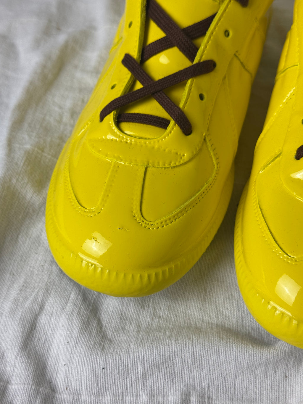 REPLICA GAT Low-Top Sneakers Yellow Rubber