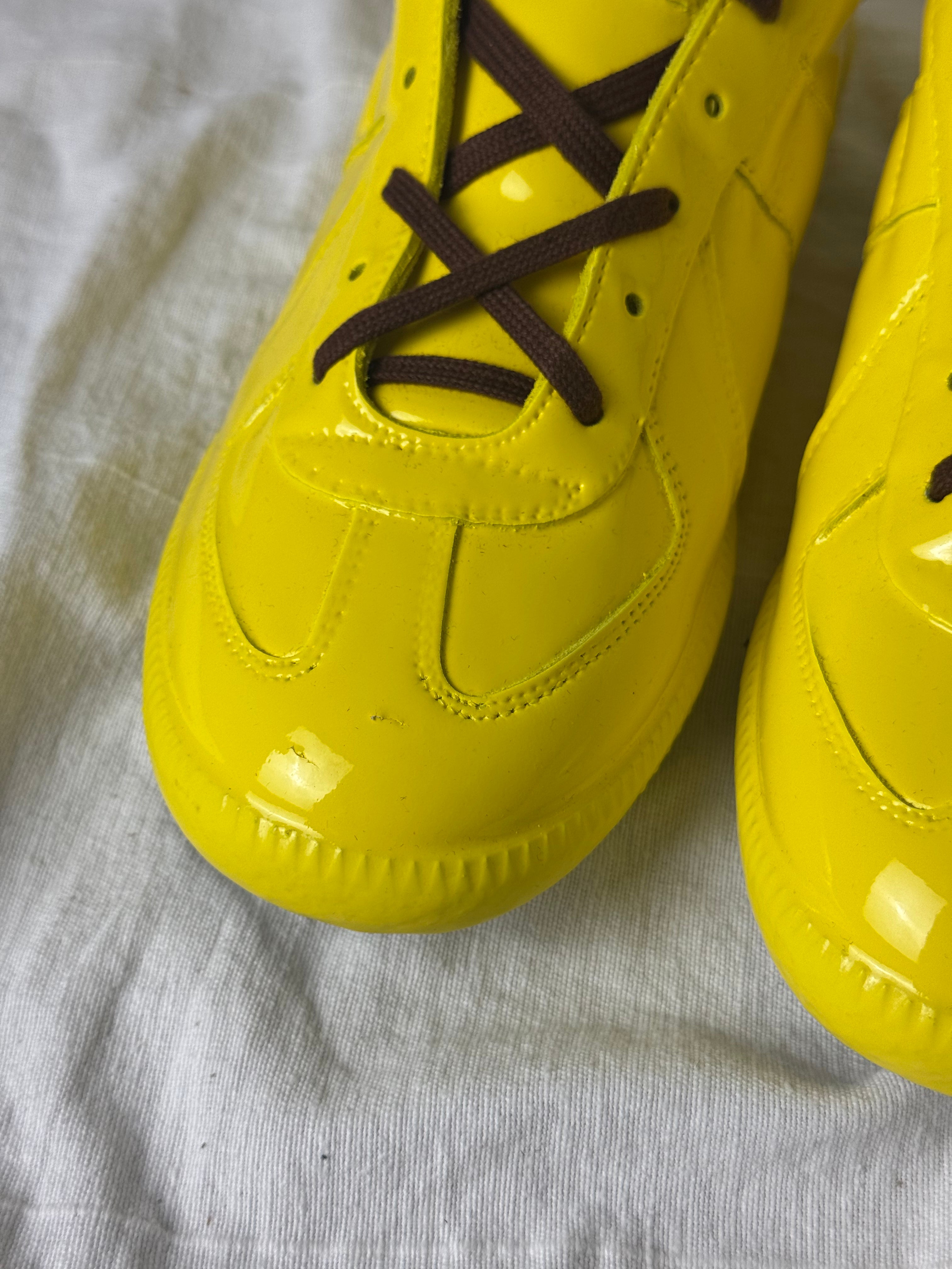 REPLICA GAT Low-Top Sneakers Yellow Rubber
