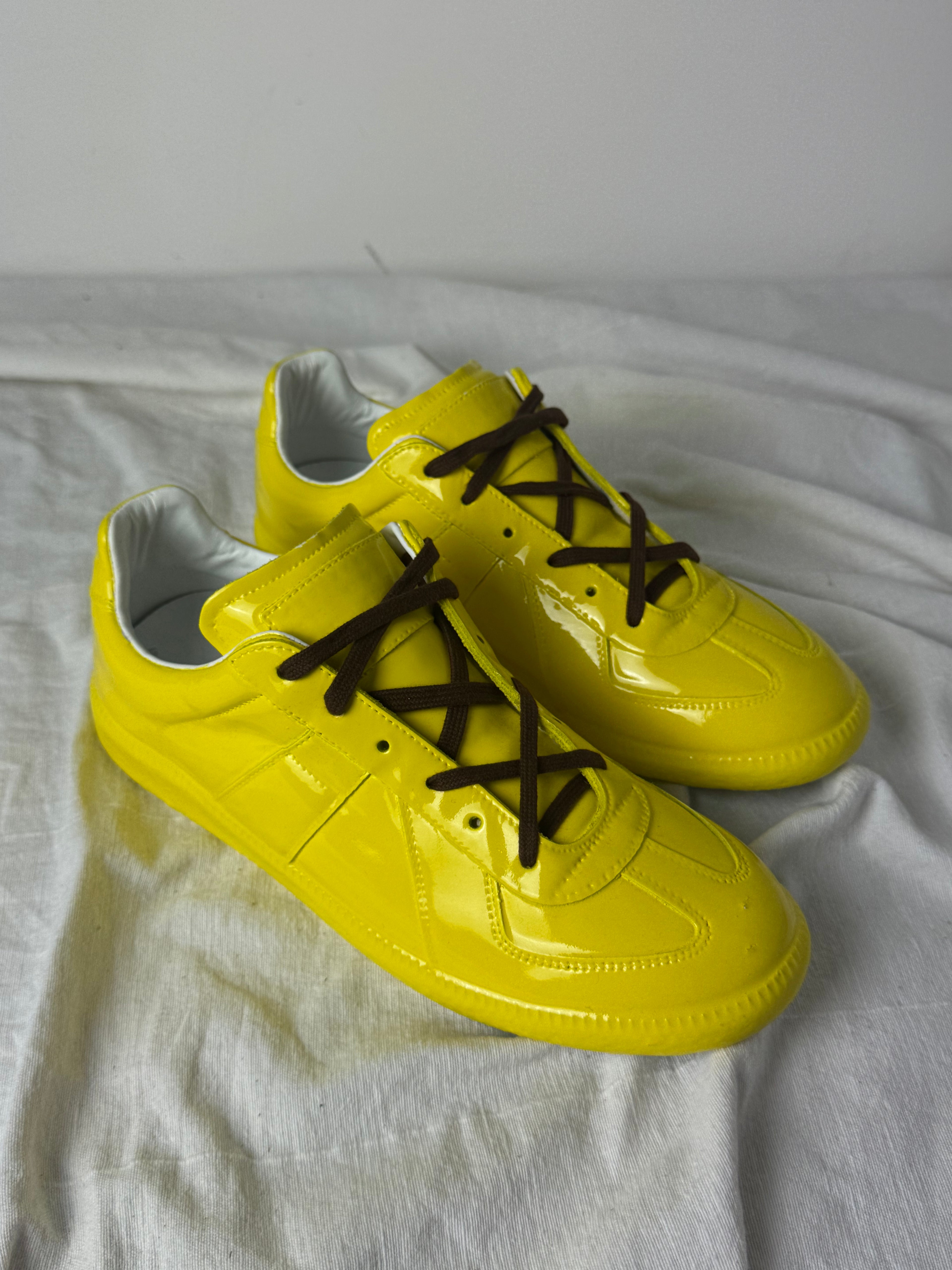 REPLICA GAT Low-Top Sneakers Yellow Rubber