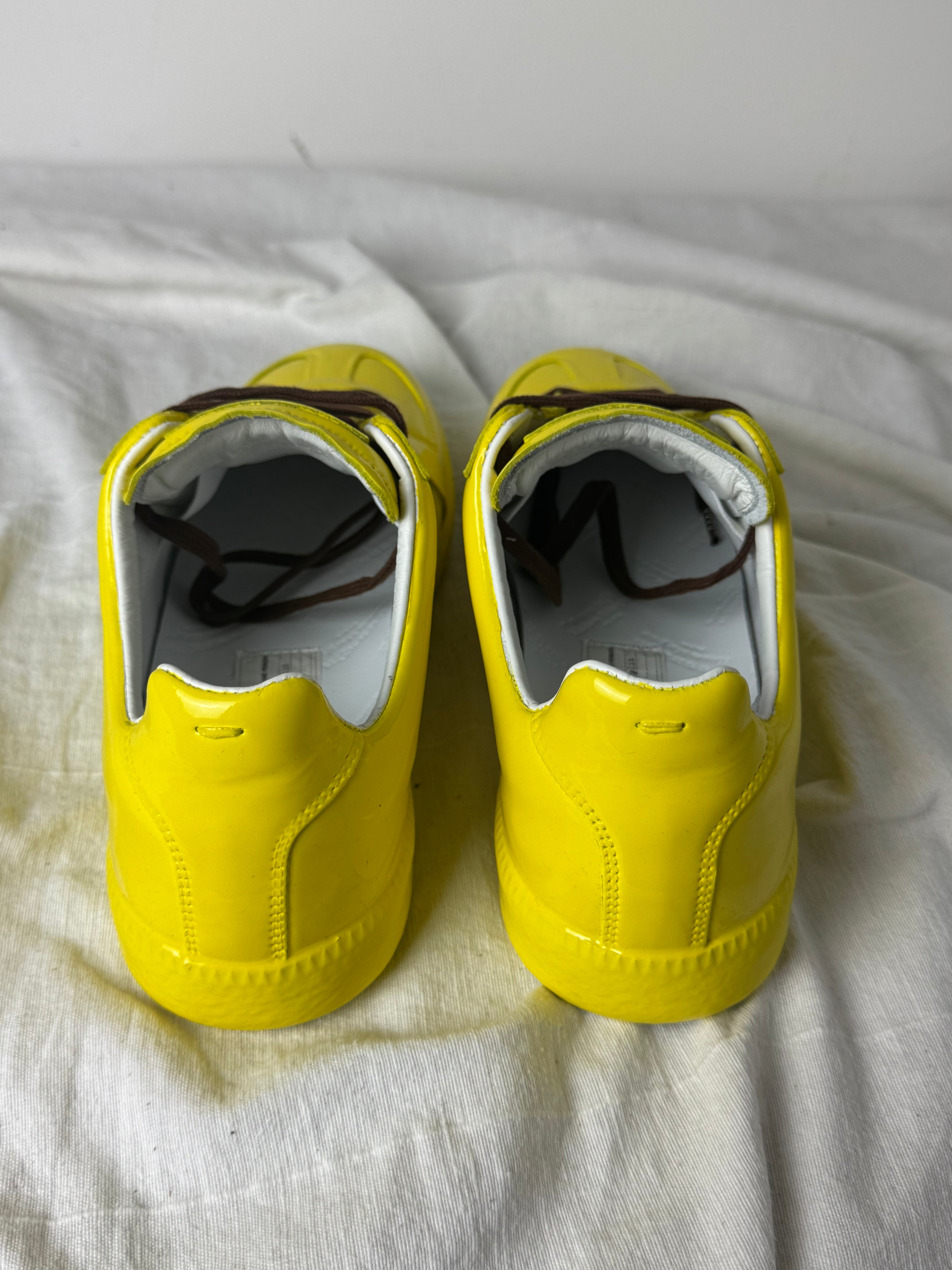 REPLICA GAT Low-Top Sneakers Yellow Rubber