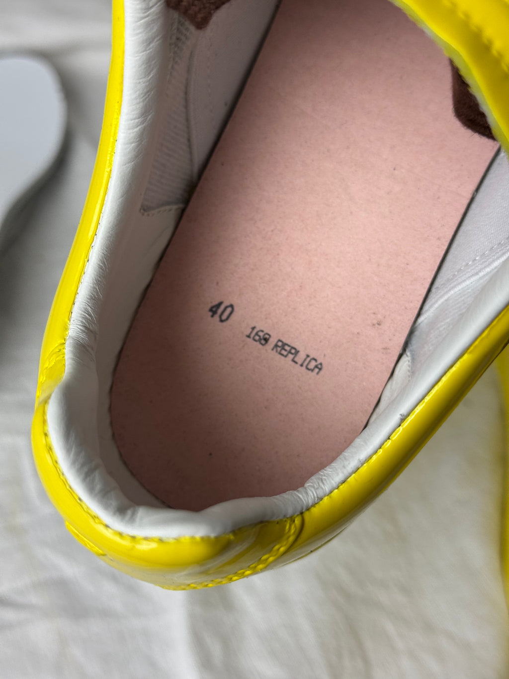 REPLICA GAT Low-Top Sneakers Yellow Rubber