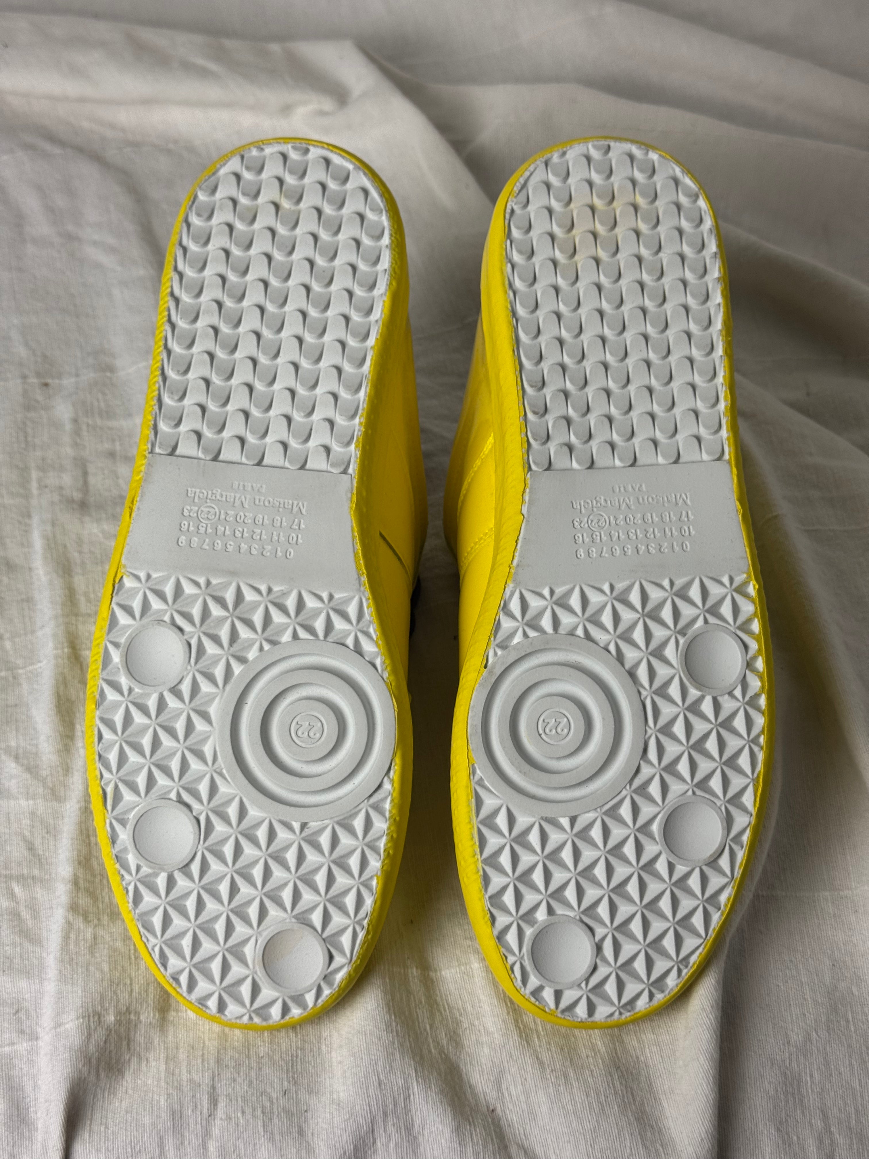 REPLICA GAT Low-Top Sneakers Yellow Rubber