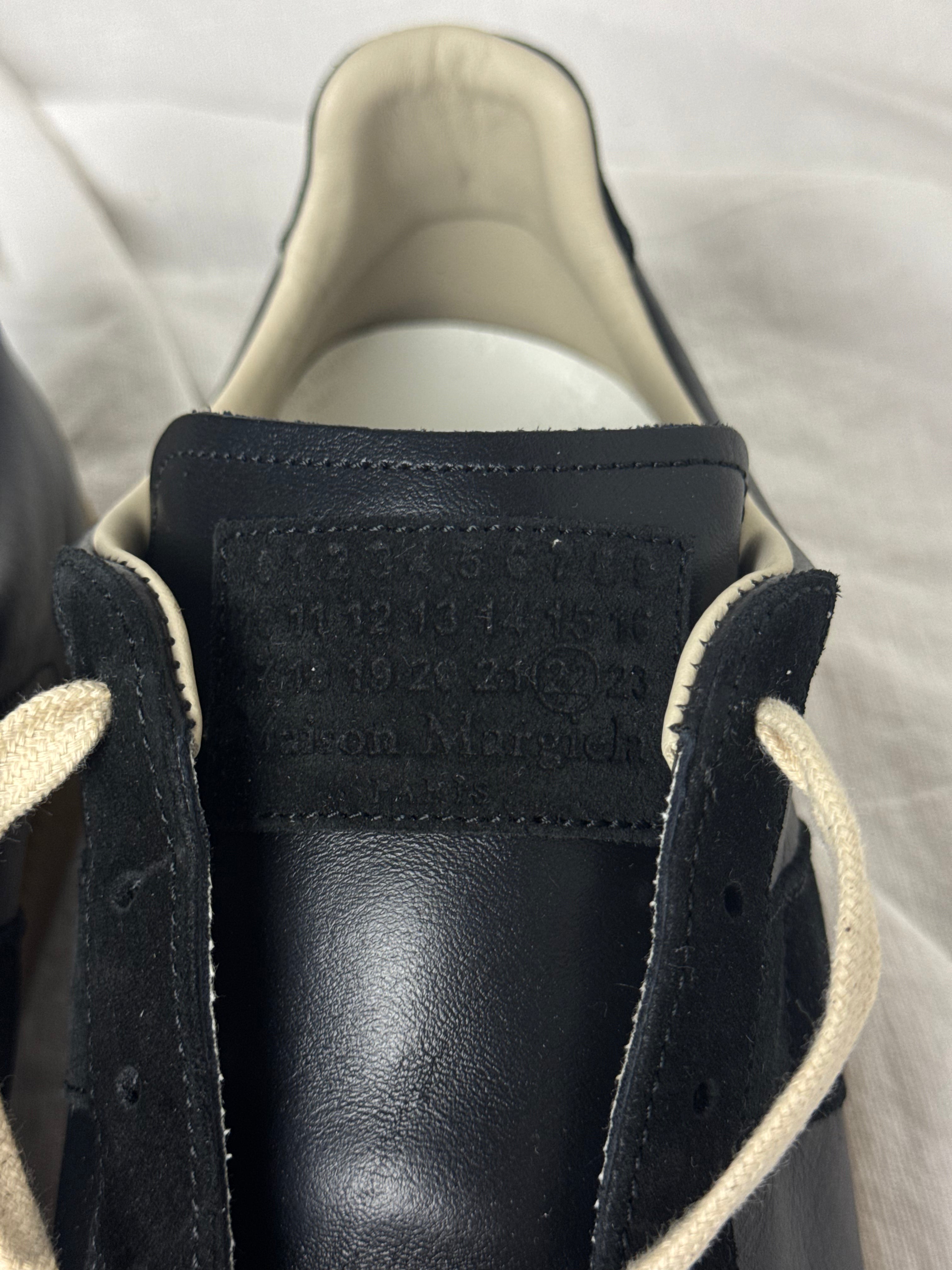 REPLICA GAT Low-Top Sneakers Black / Gum