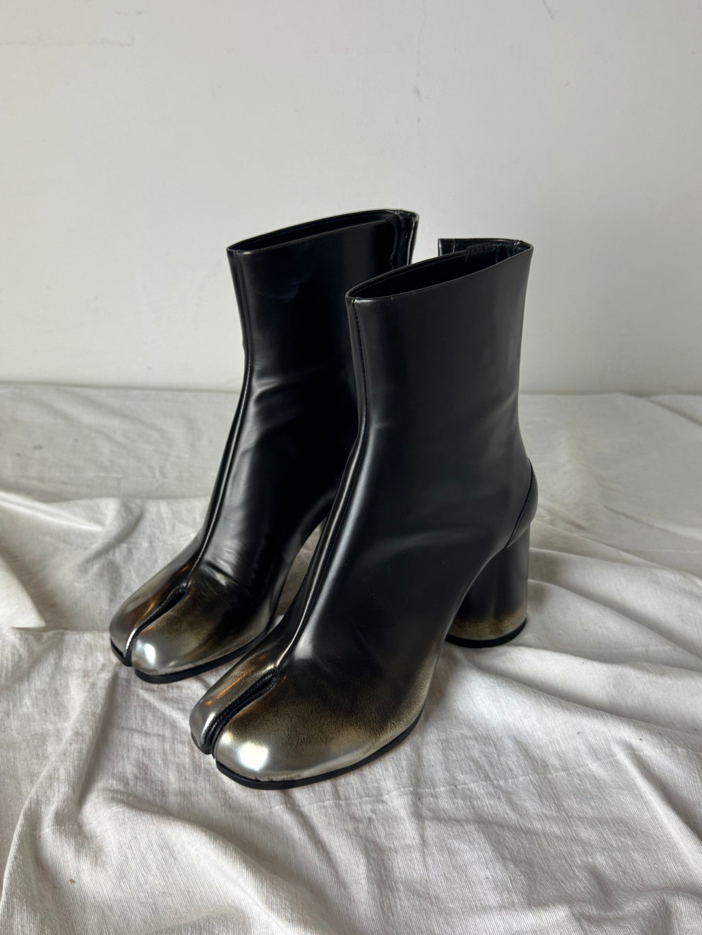 Tabi Ankle Boots Metallic / Black