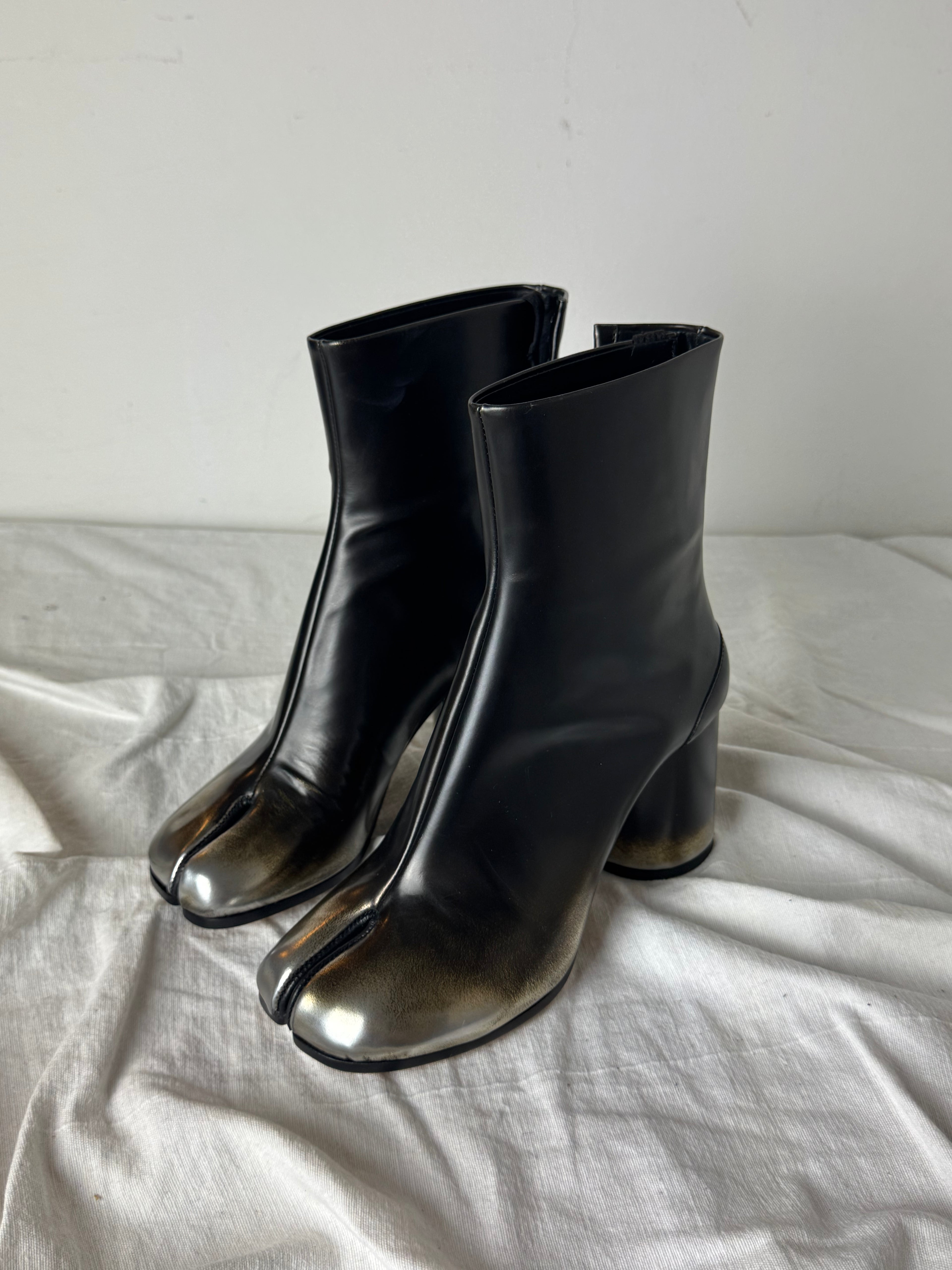 Tabi Ankle Boots Metallic / Black