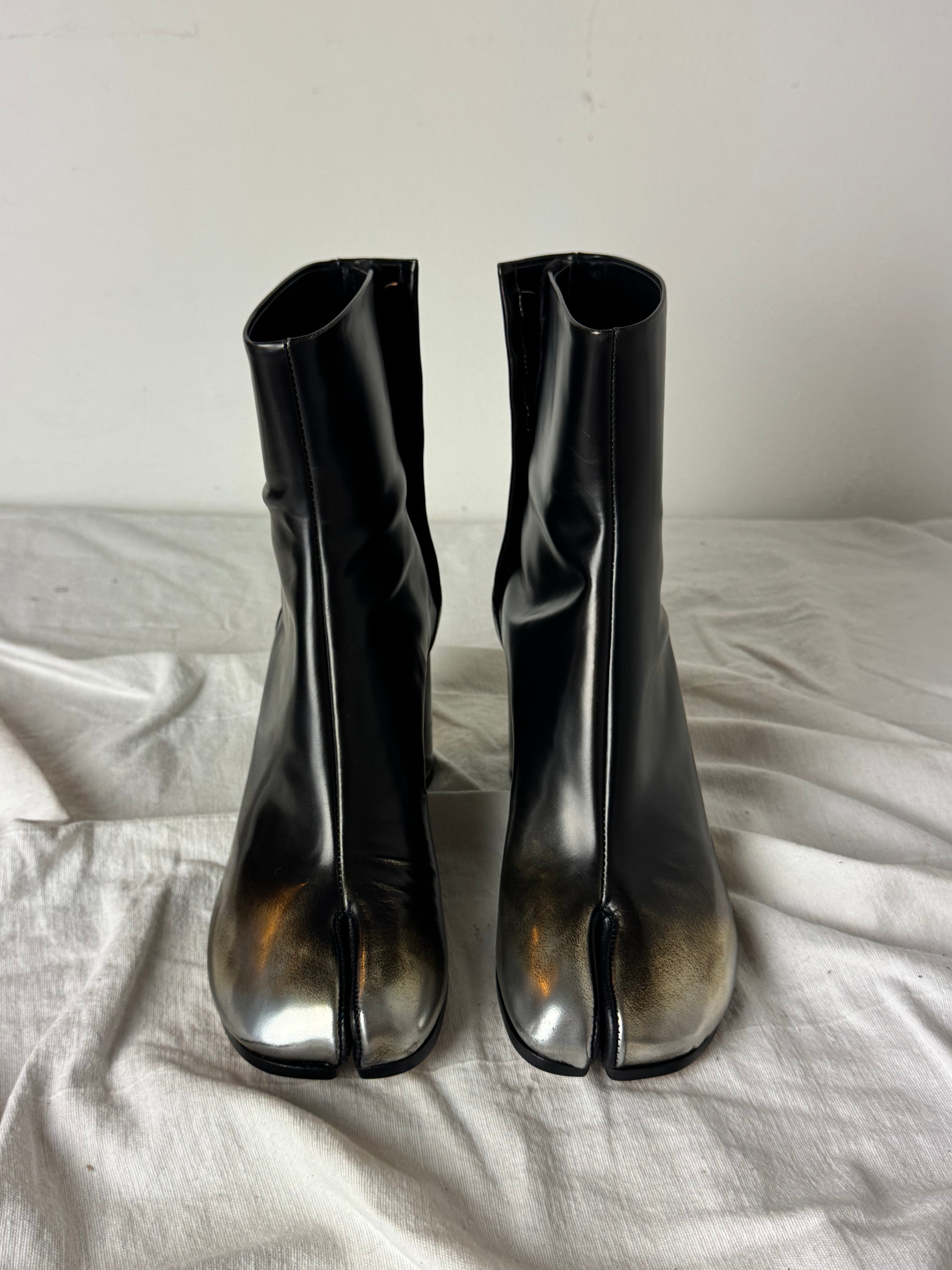 Tabi Ankle Boots Metallic / Black