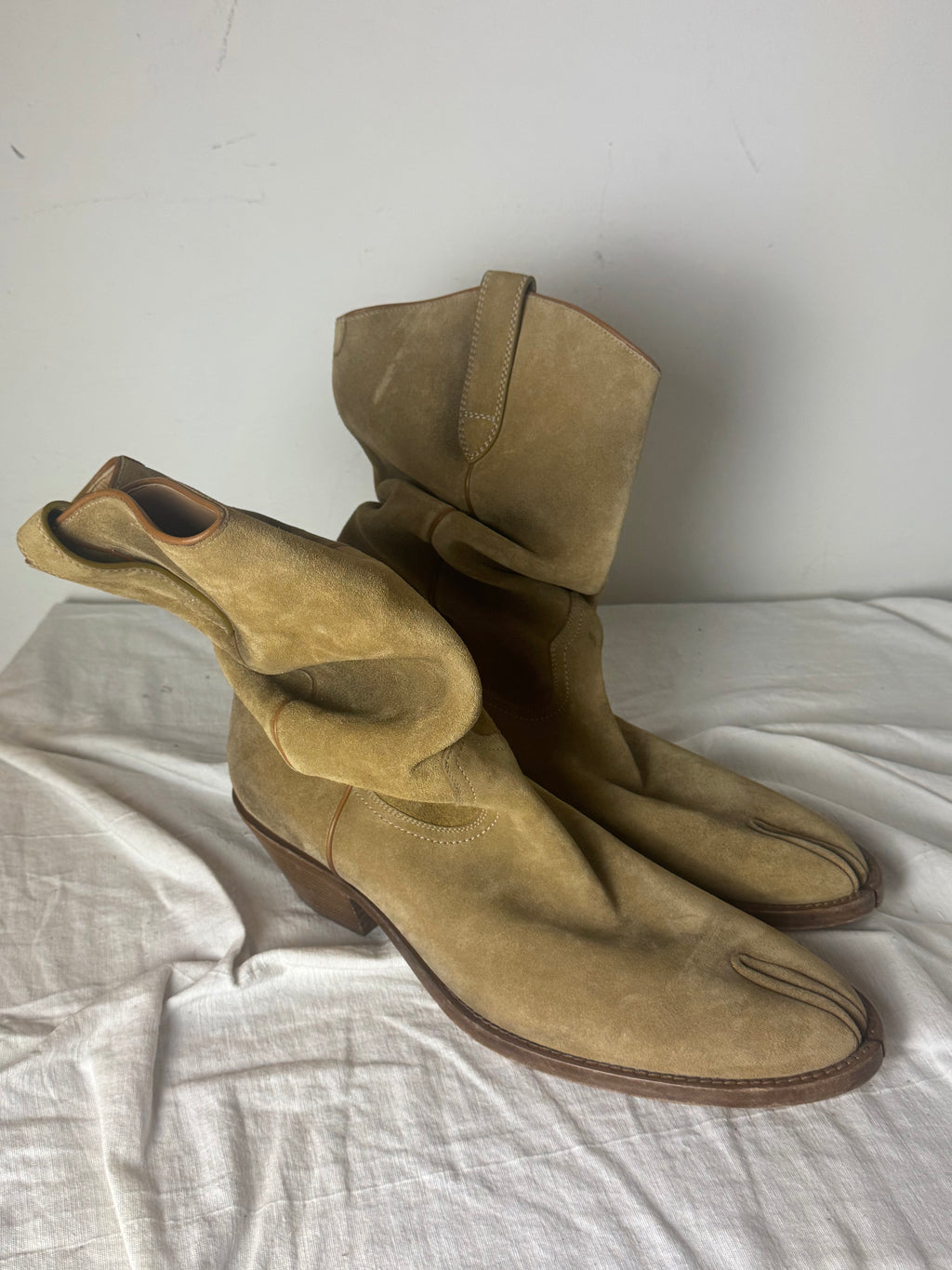 Tabi Texan Ankle Boots Suede Beige