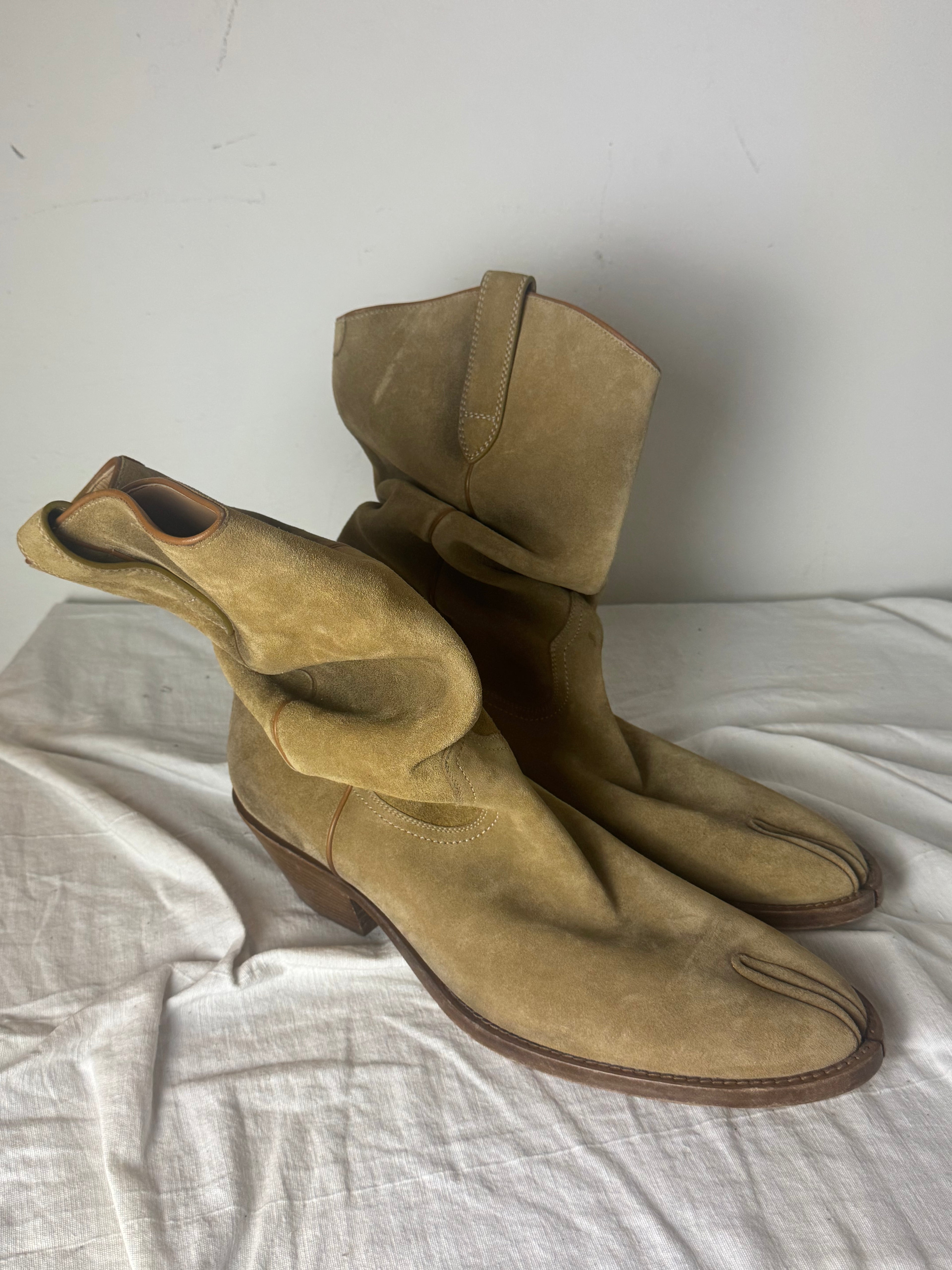 Tabi Texan Ankle Boots Suede Beige