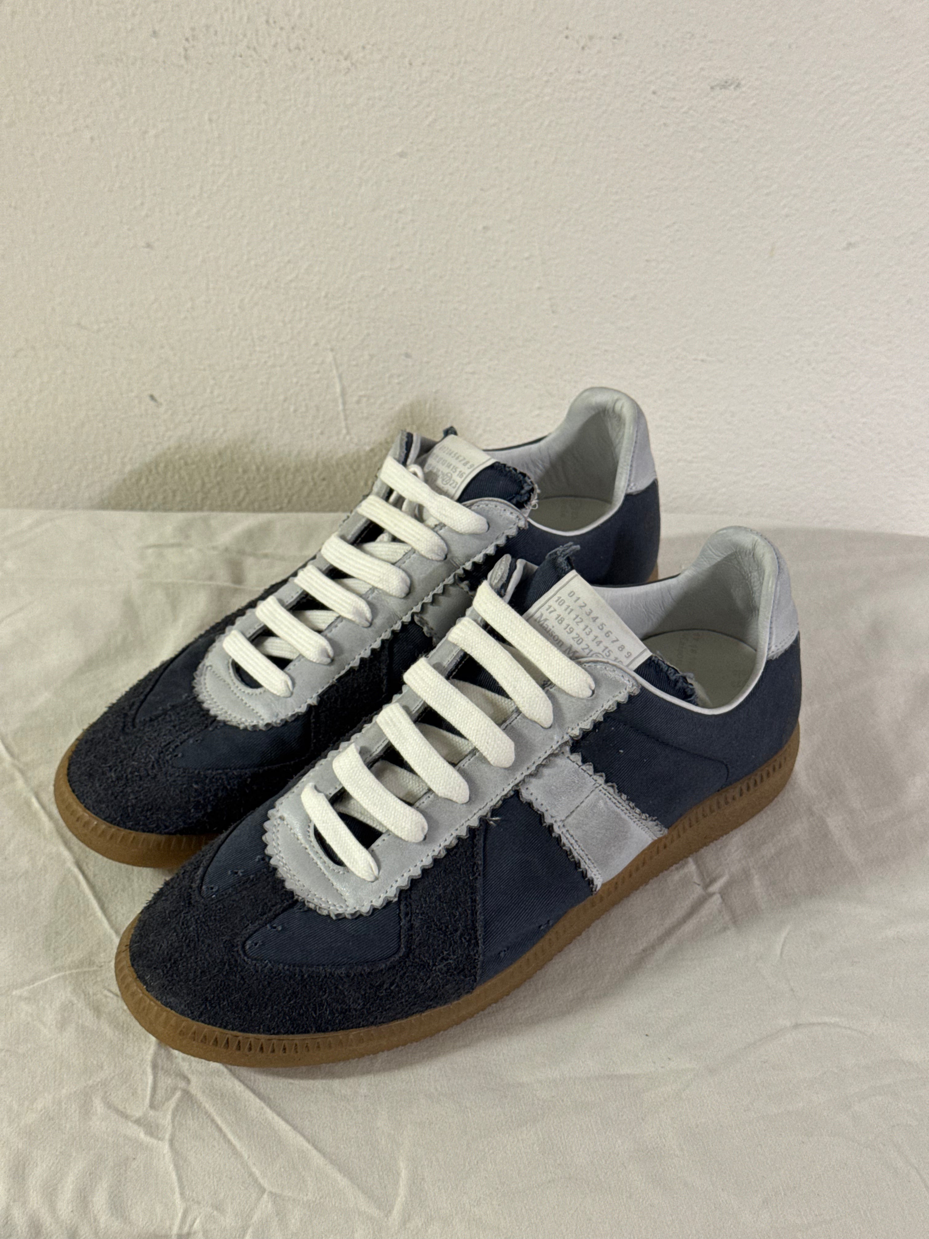 REPLICA GAT Low-Top Sneakers Blue / Grey / Gum