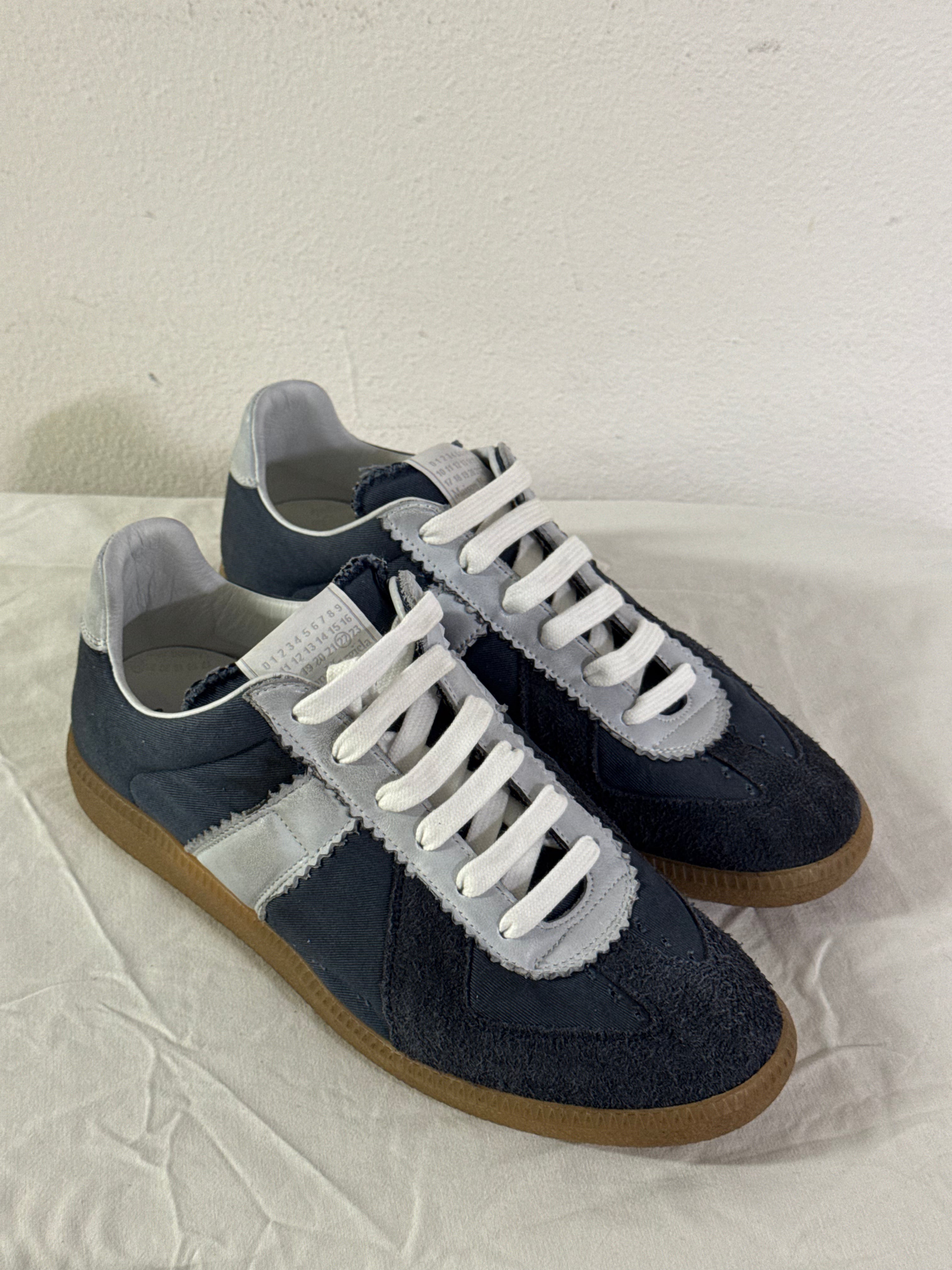 REPLICA GAT Low-Top Sneakers Blue / Grey / Gum