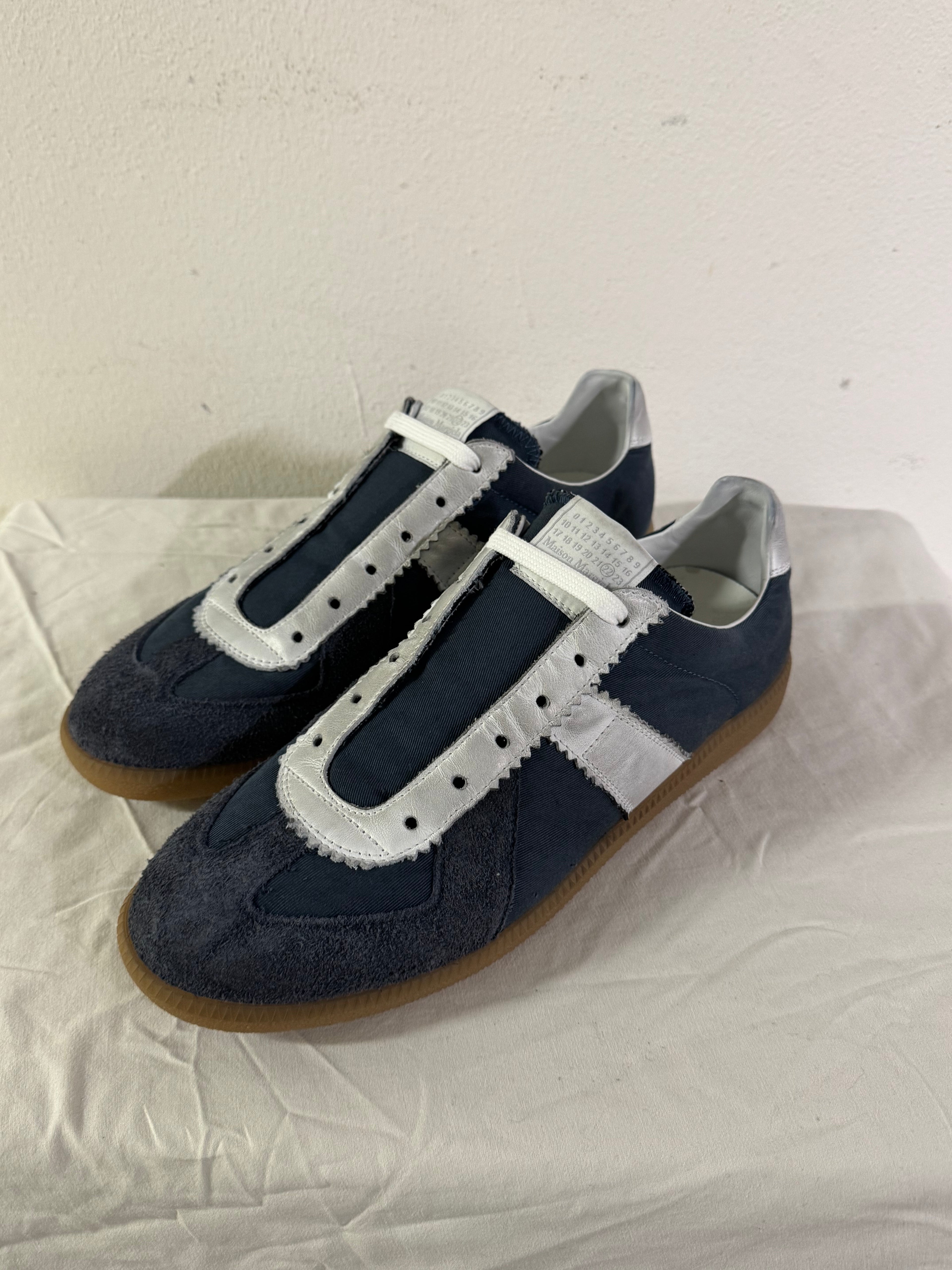 REPLICA GAT Low-Top Sneakers Blue / Grey / Gum