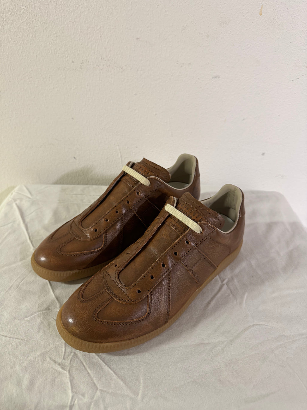 REPLICA GAT Low-Top Sneakers Brown / Gum
