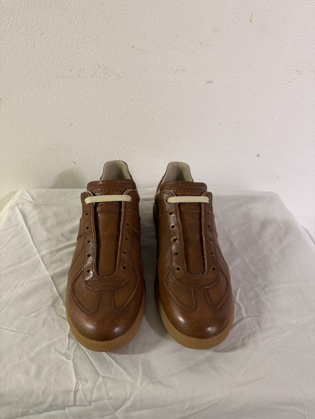REPLICA GAT Low-Top Sneakers Brown / Gum
