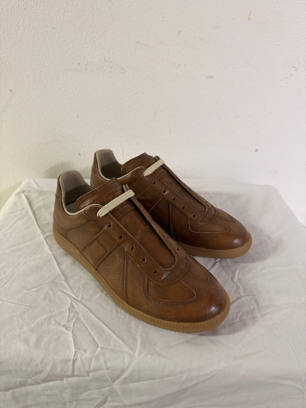 REPLICA GAT Low-Top Sneakers Brown / Gum