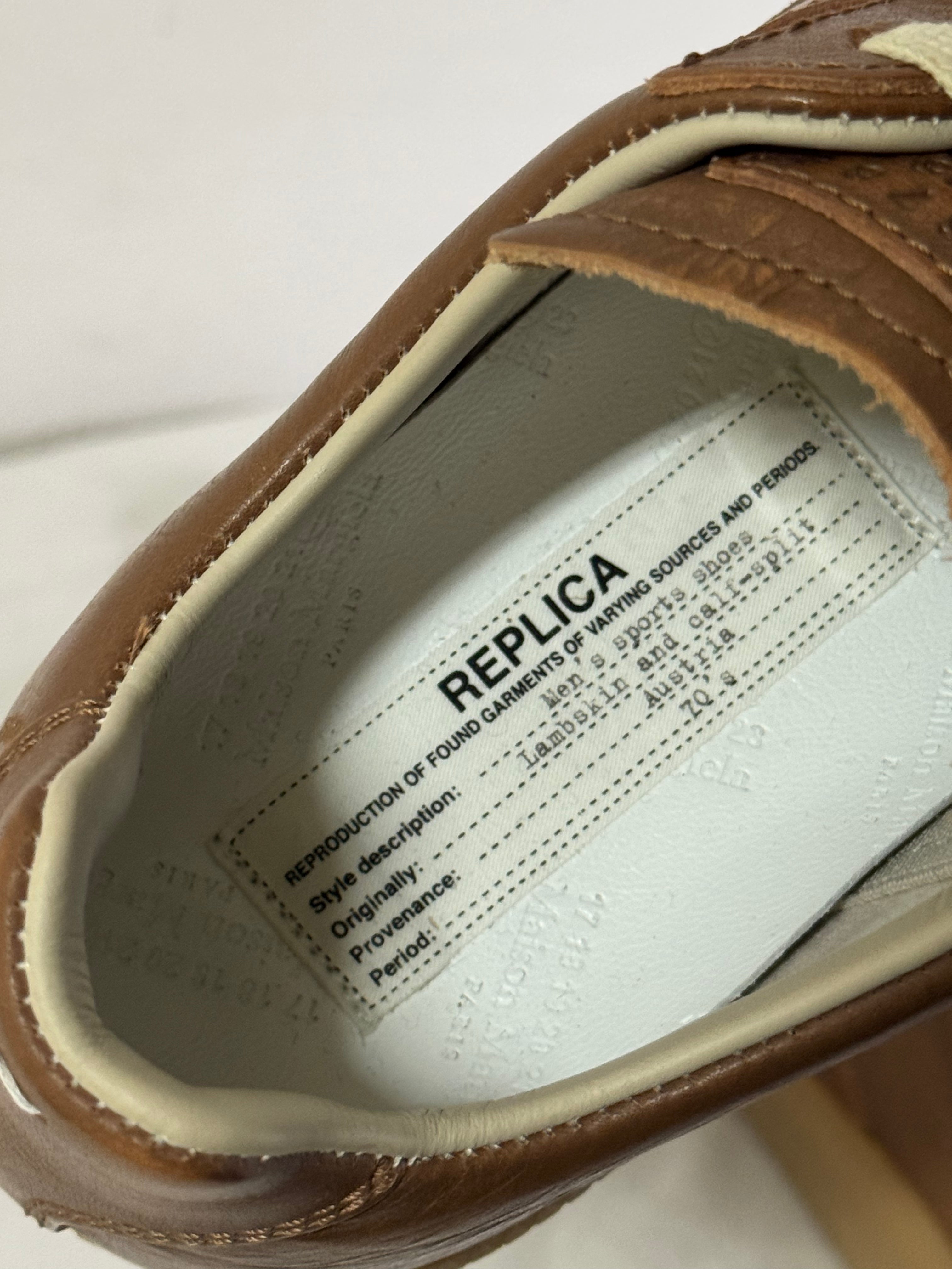 REPLICA GAT Low-Top Sneakers Brown / Gum