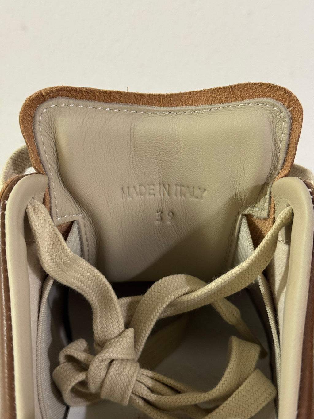 REPLICA GAT Low-Top Sneakers Brown / Gum