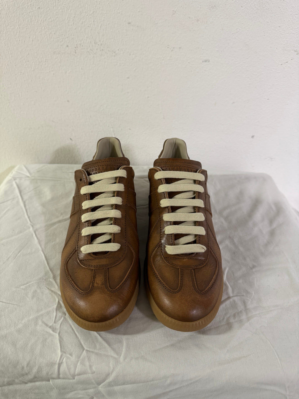 REPLICA GAT Low-Top Sneakers Brown / Gum
