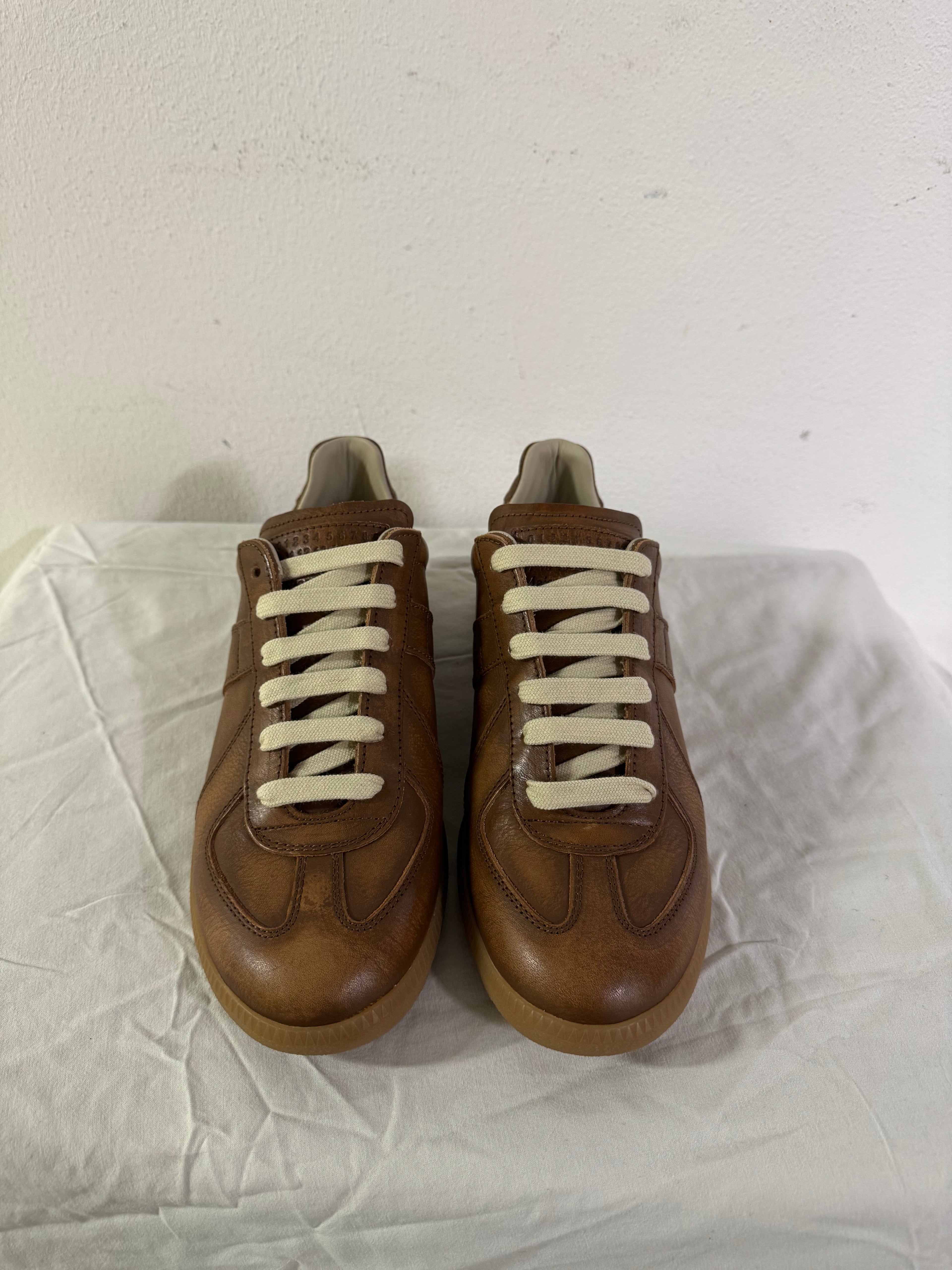 REPLICA GAT Low-Top Sneakers Brown / Gum