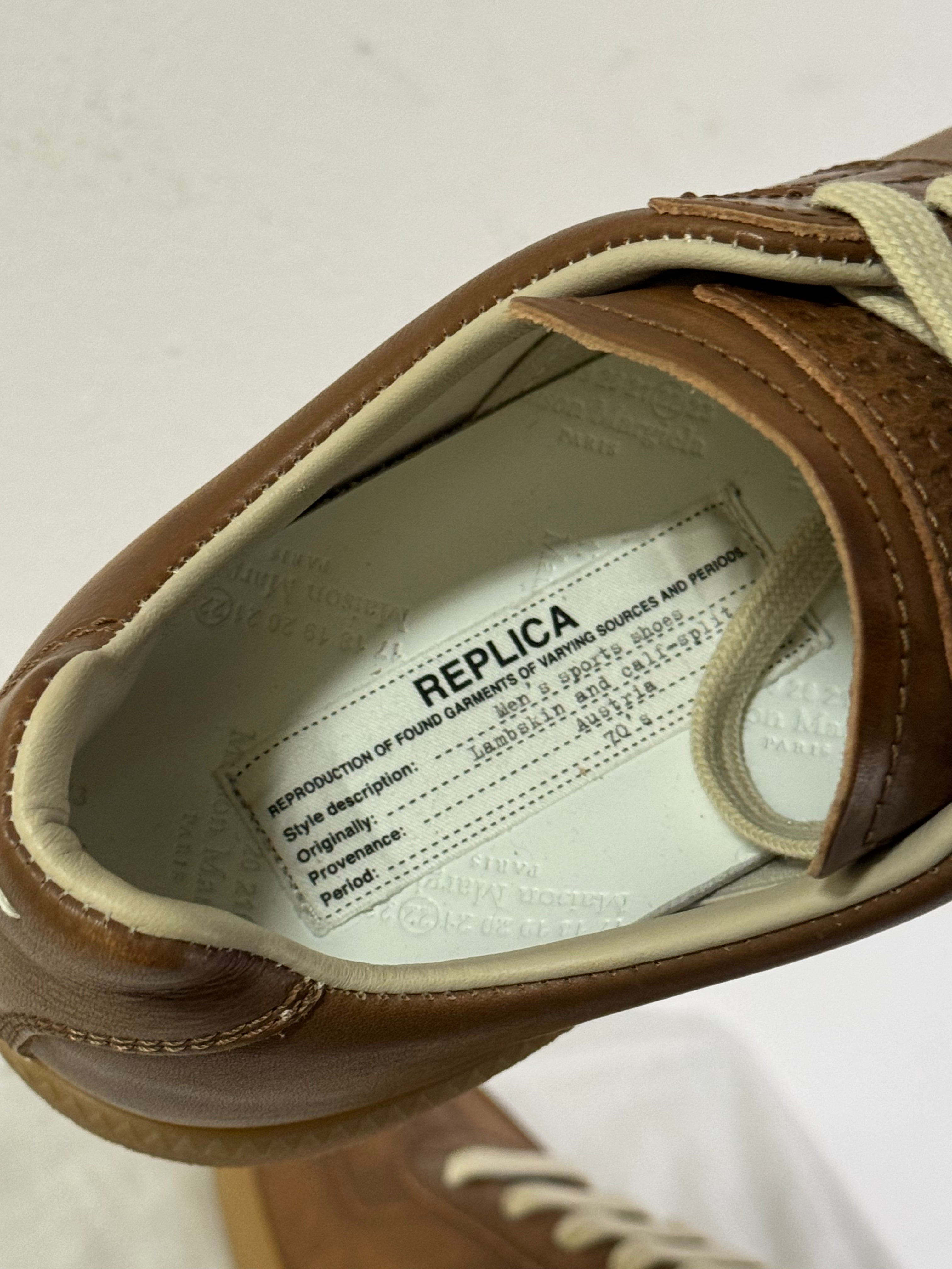 REPLICA GAT Low-Top Sneakers Brown / Gum