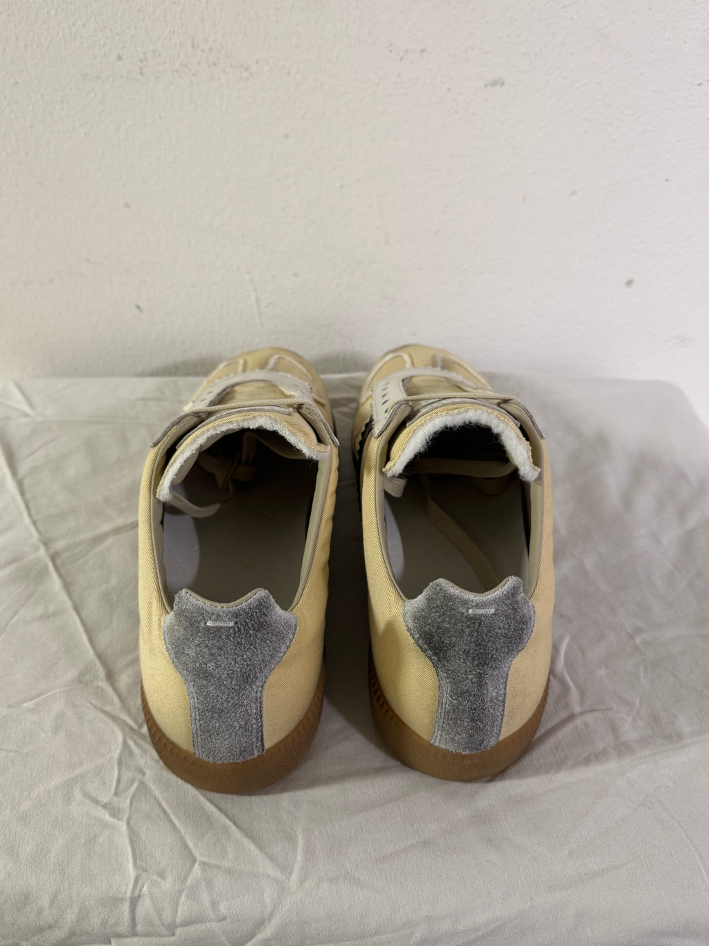 REPLICA GAT Low-Top Sneakers Yellow / Black / Gum