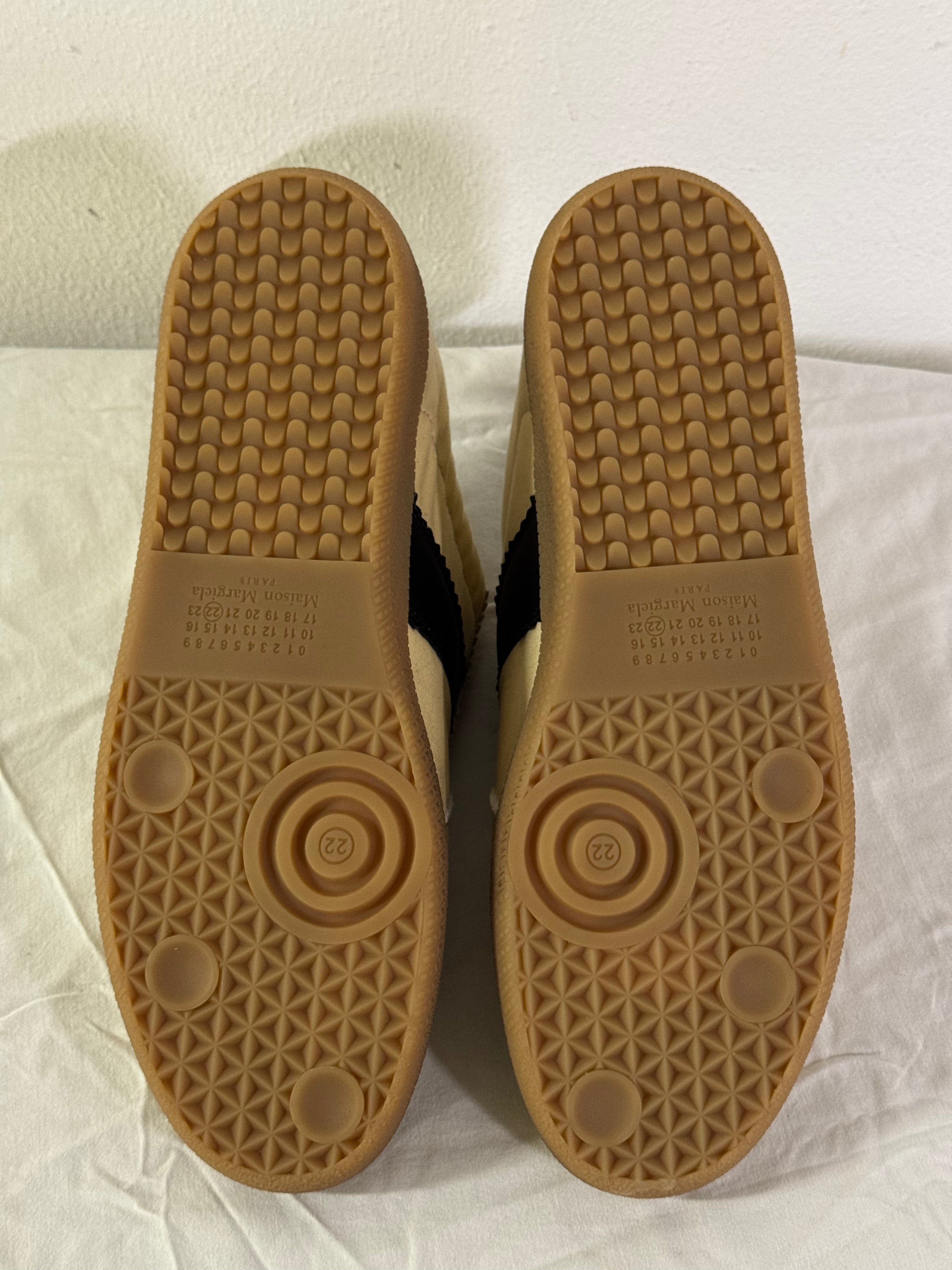 REPLICA GAT Low-Top Sneakers Yellow / Black / Gum