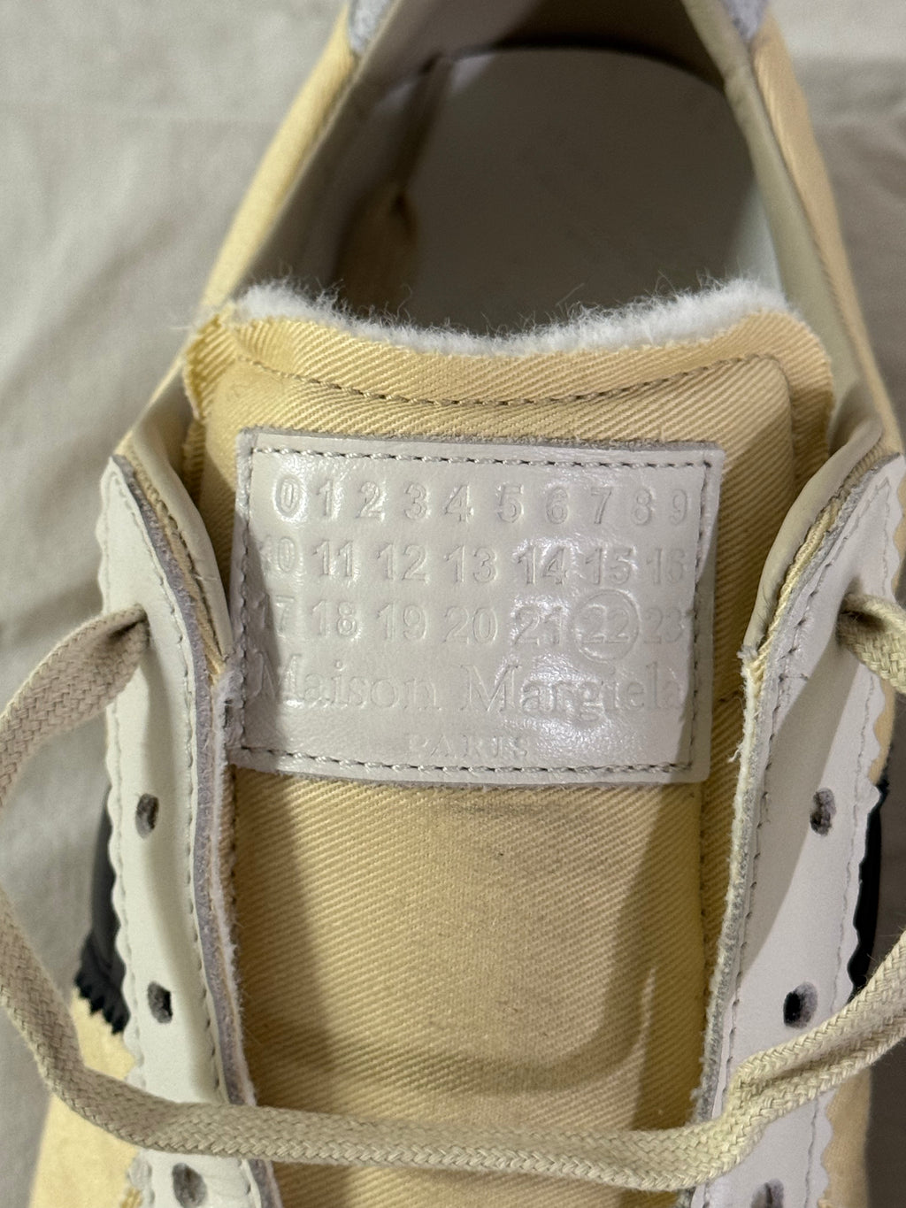 REPLICA GAT Low-Top Sneakers Yellow / Black / Gum