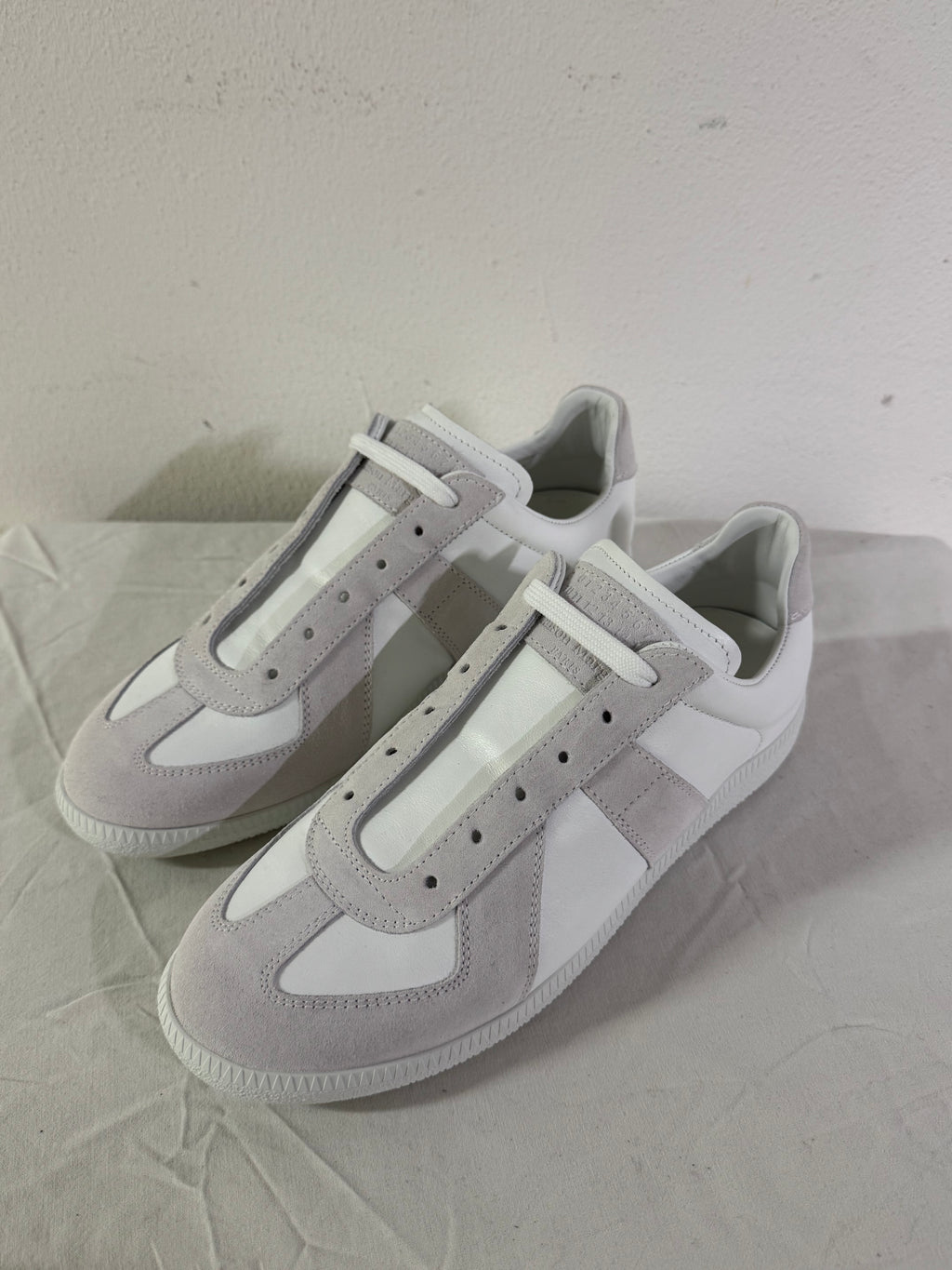 REPLICA GAT Low-Top Sneakers White / White