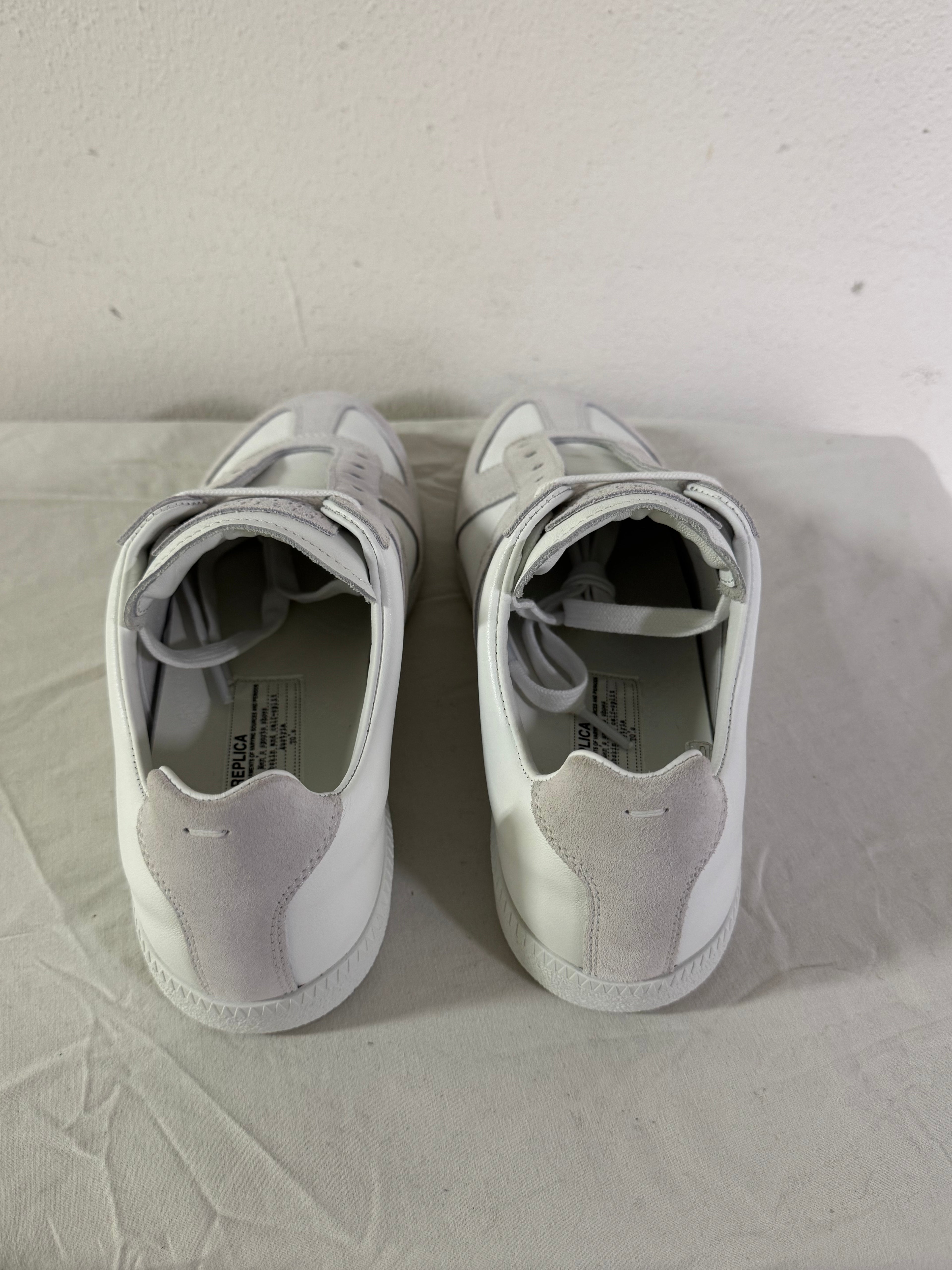 REPLICA GAT Low-Top Sneakers White / White
