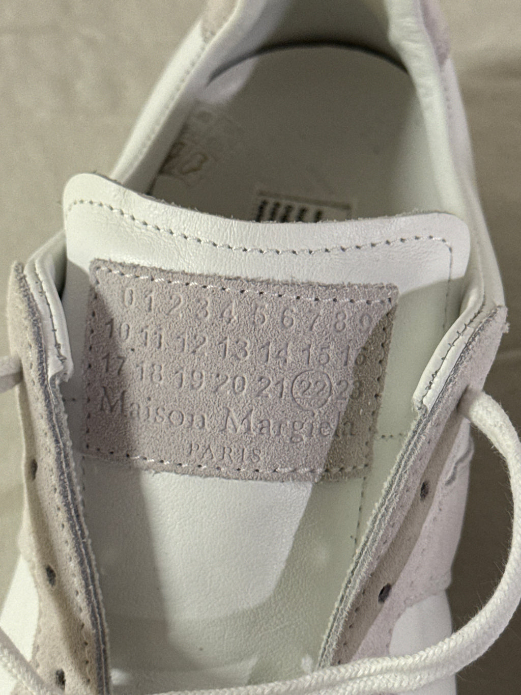 REPLICA GAT Low-Top Sneakers White / White