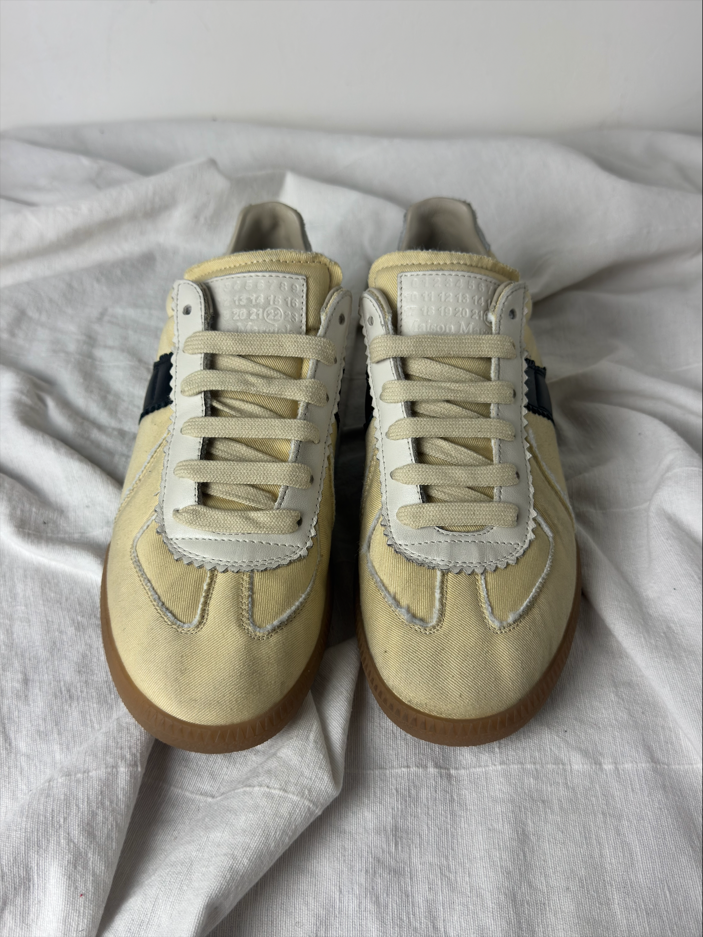 REPLICA GAT Low-Top Sneakers Yellow / Black / Gum