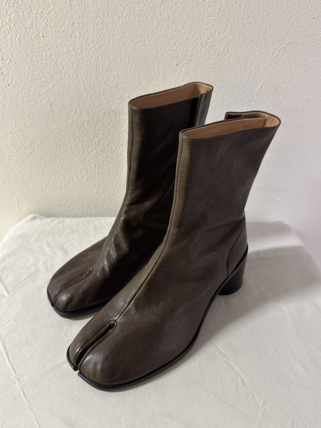 Tabi Ankle Boots Brown