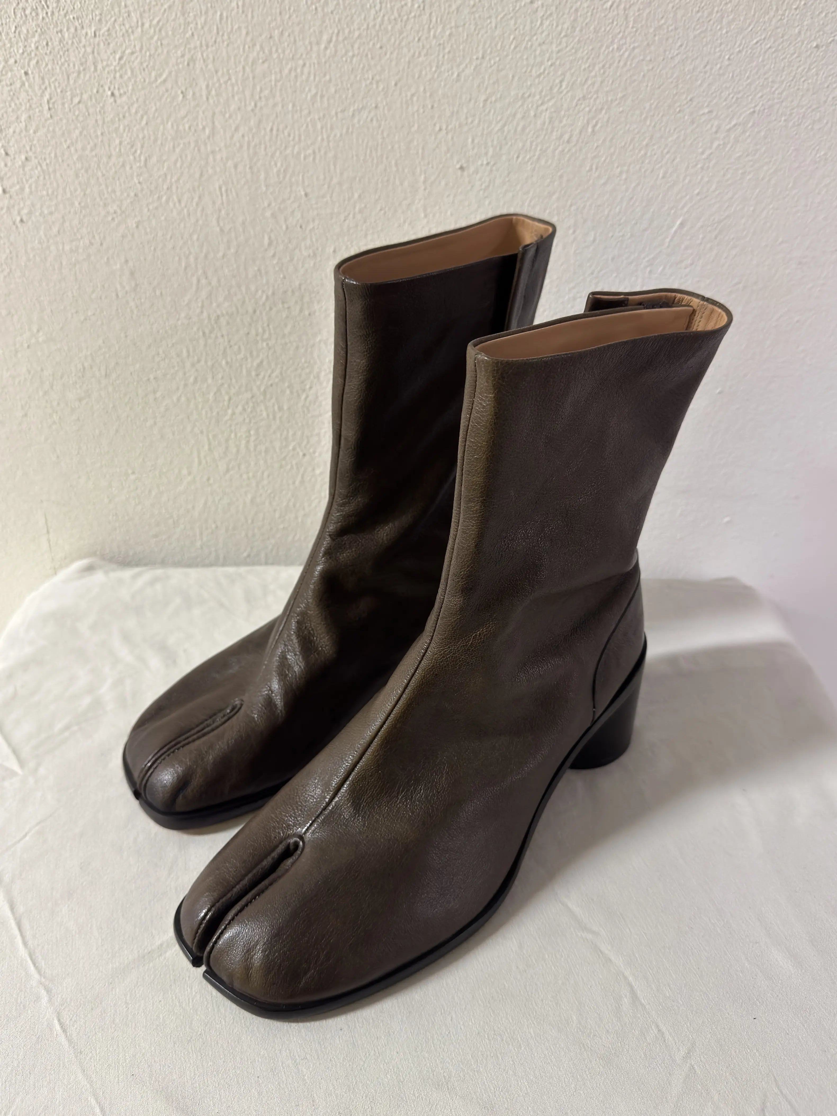 Tabi Ankle Boots Brown
