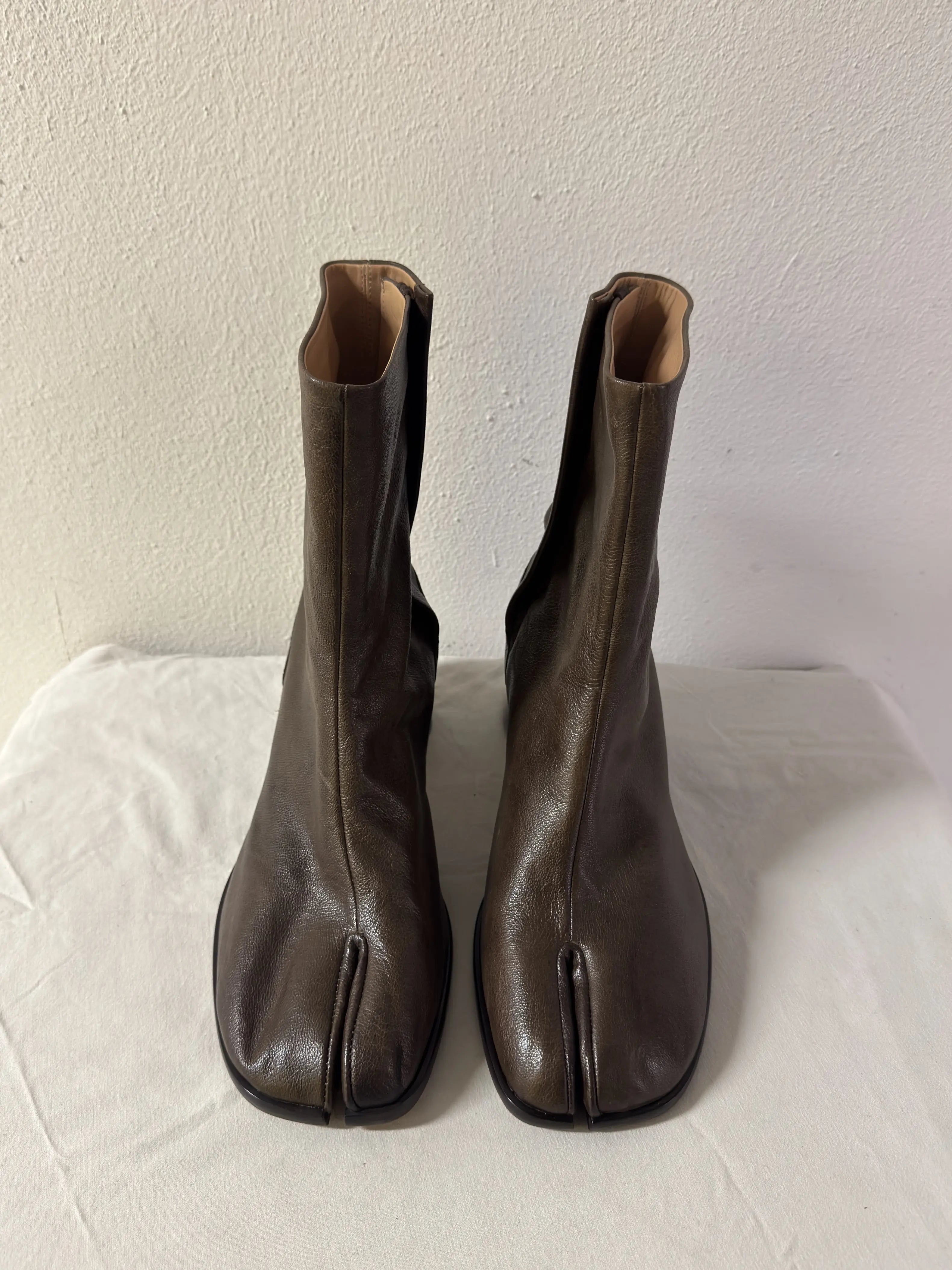 Tabi Ankle Boots Brown