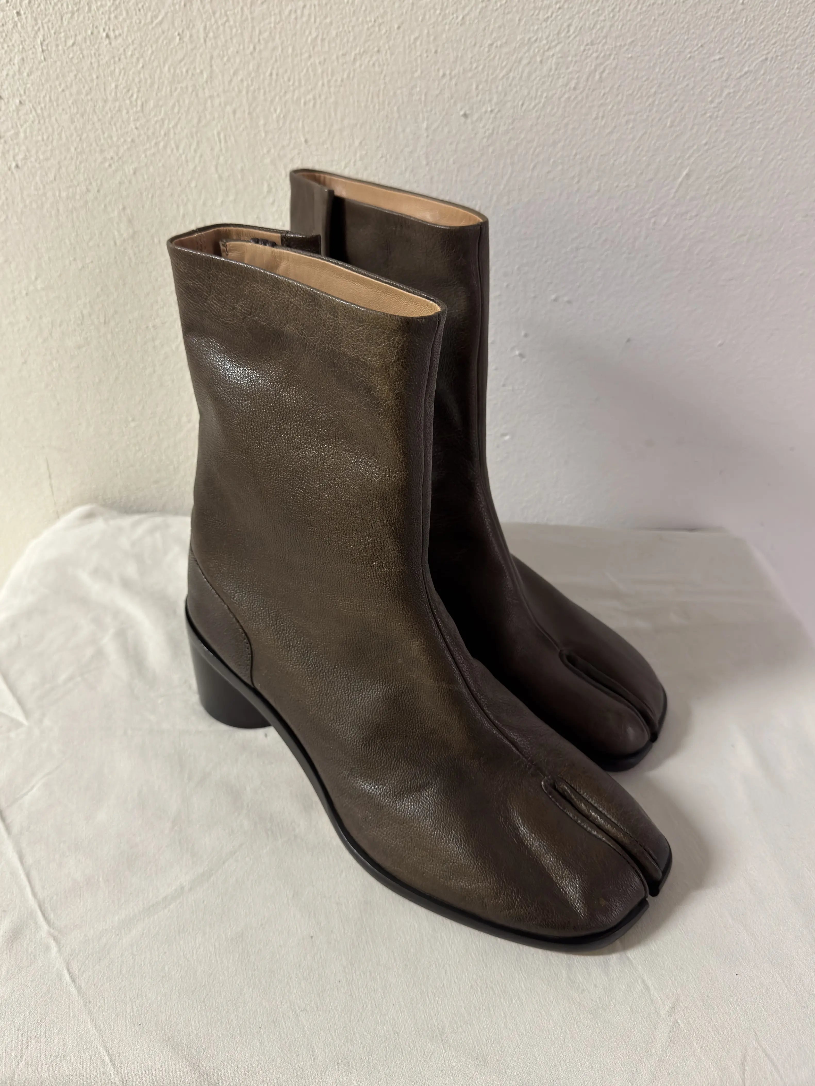 Tabi Ankle Boots Brown