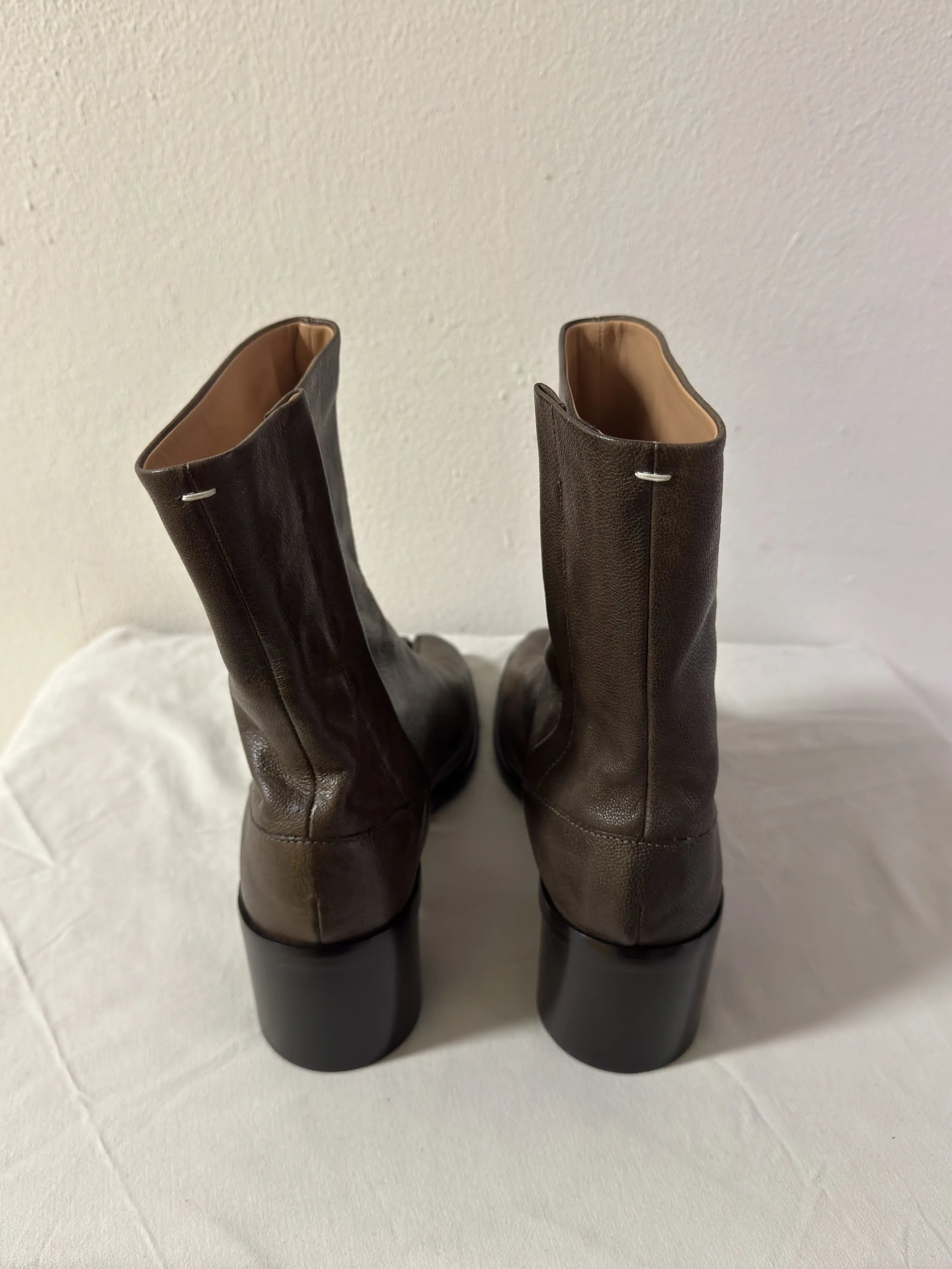 Tabi Ankle Boots Brown