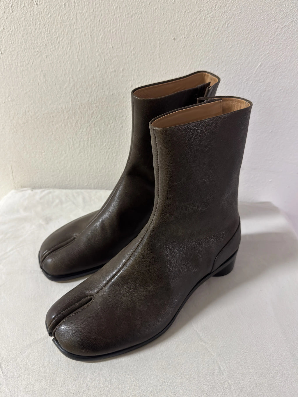 Tabi Ankle Boots Brown