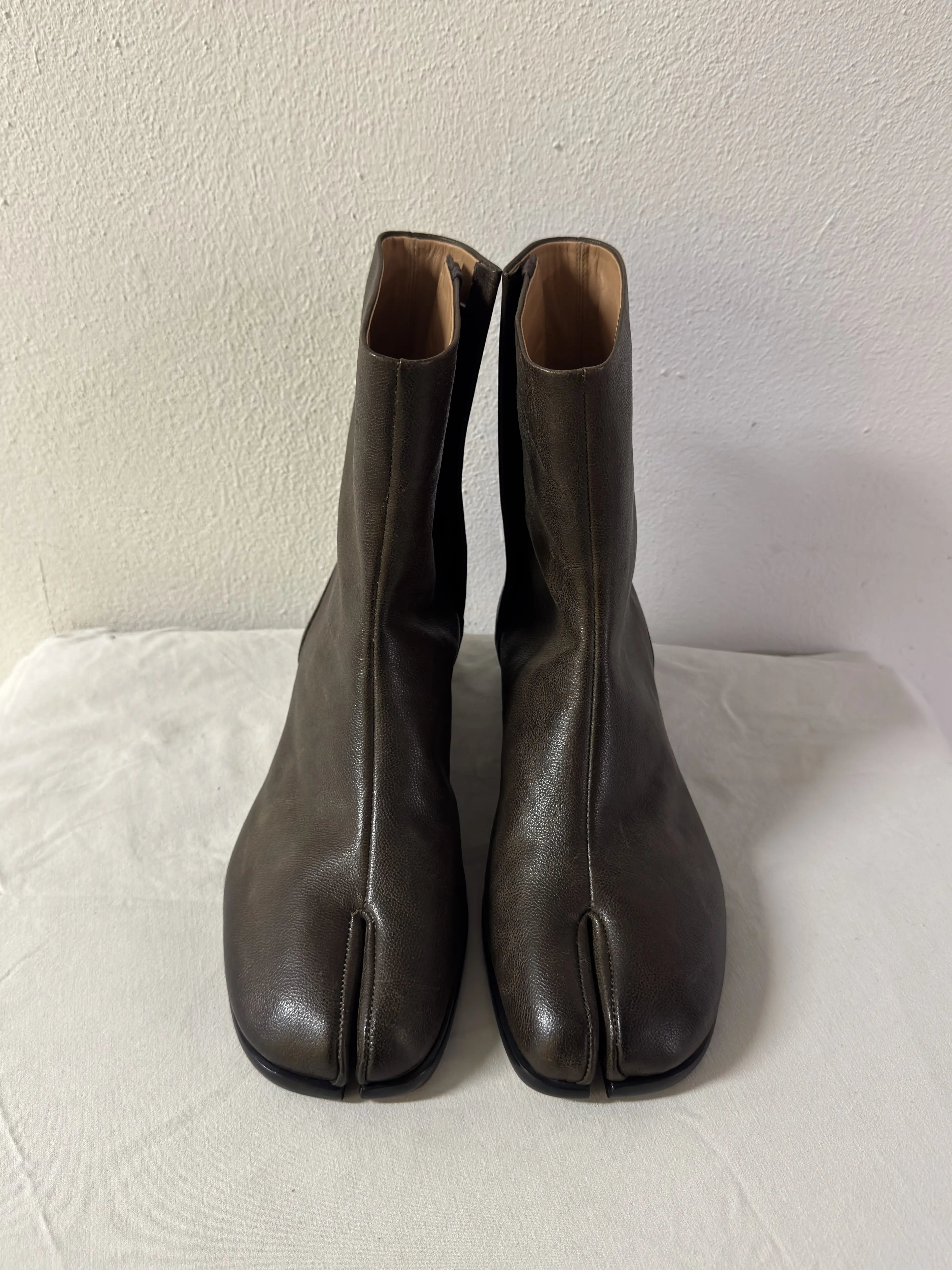 Tabi Ankle Boots Brown
