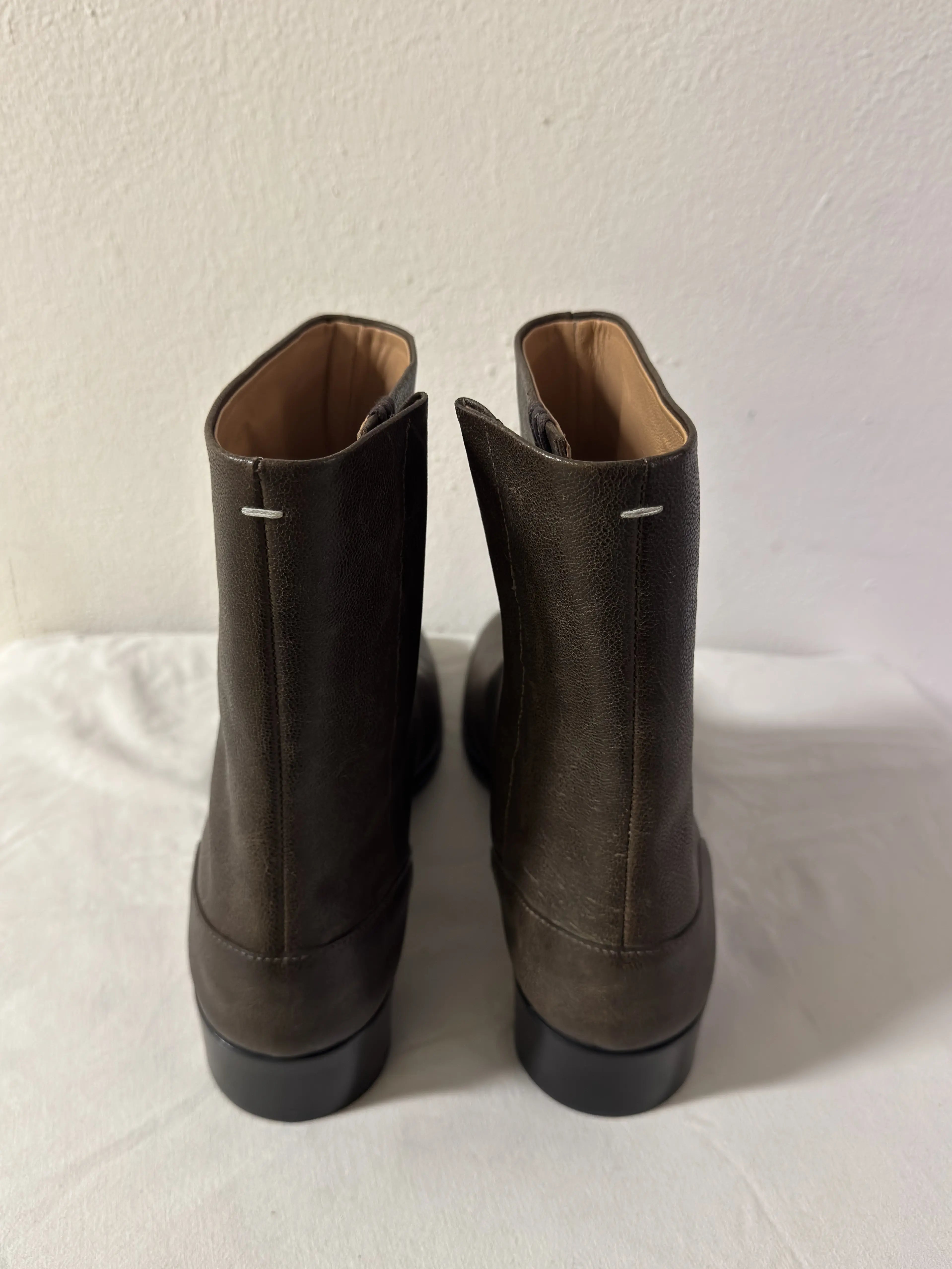 Tabi Ankle Boots Brown