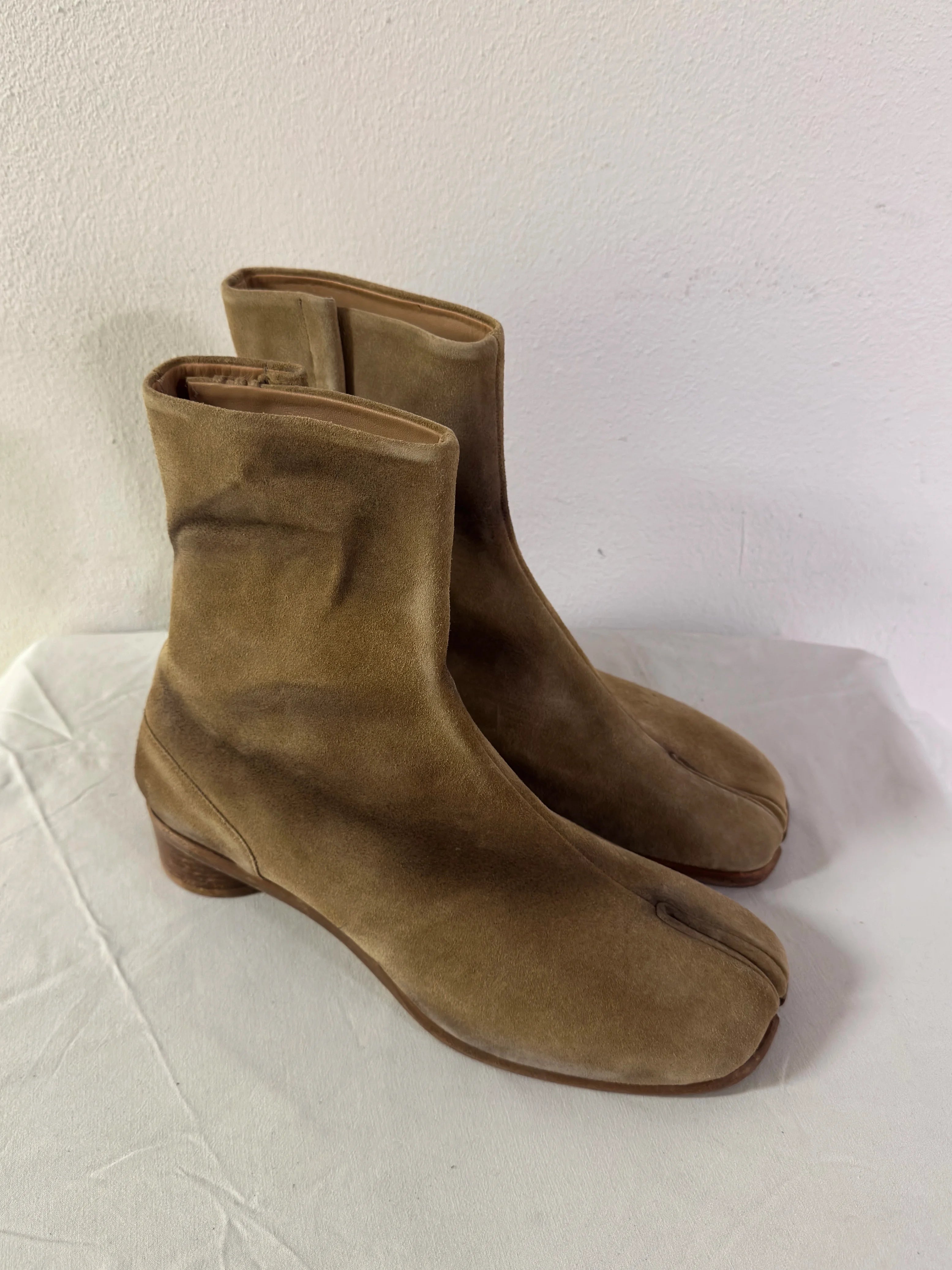 Tabi Ankle Boots Brown Suede